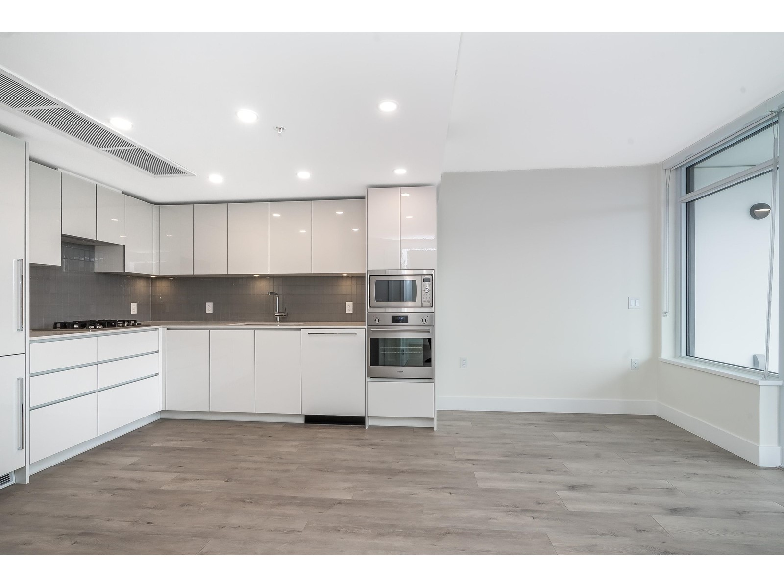 1207 10428 Whalley Boulevard, Surrey, British Columbia  V3T 5J6 - Photo 9 - R2983619