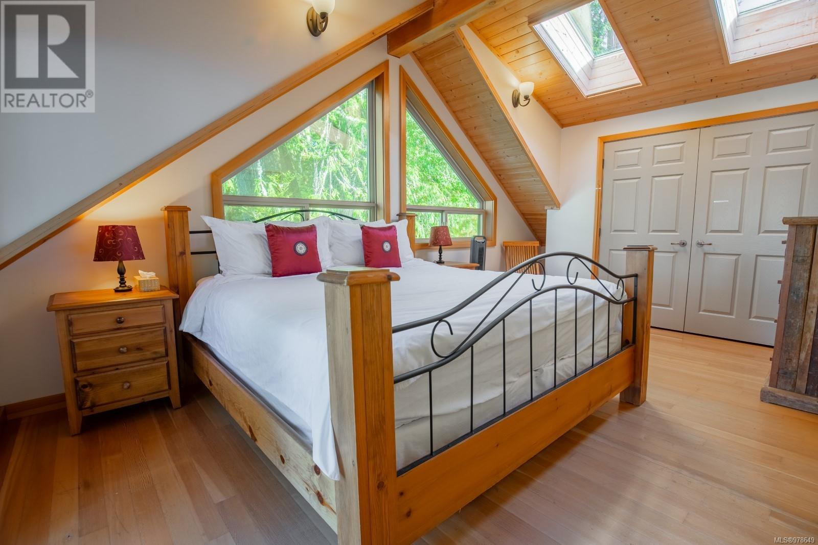 1027 Jensens Bay Rd, Tofino, British Columbia  V0R 2Z0 - Photo 16 - 978649