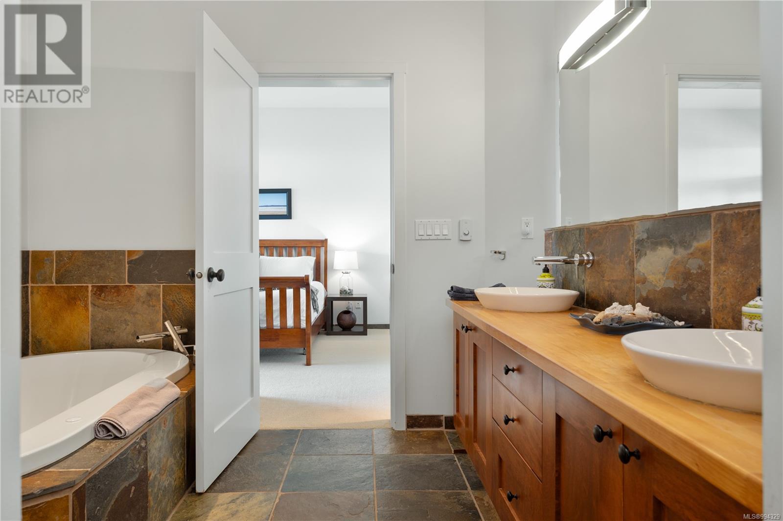 201 515 Marine Dr, Ucluelet, British Columbia  V0R 3A0 - Photo 17 - 994329