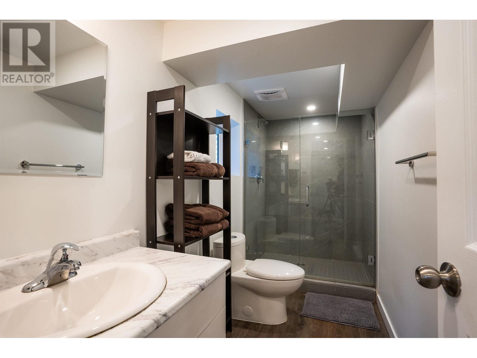 Listing Picture 29 of 36 : 3949 W 32ND AVENUE, Vancouver / 溫哥華 - 魯藝地產 Yvonne Lu Group - MLS Medallion Club Member