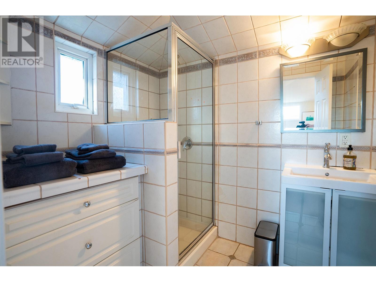 Listing Picture 25 of 36 : 3949 W 32ND AVENUE, Vancouver / 溫哥華 - 魯藝地產 Yvonne Lu Group - MLS Medallion Club Member