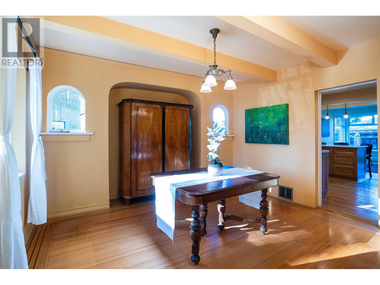 Listing Picture 8 of 36 : 3949 W 32ND AVENUE, Vancouver / 溫哥華 - 魯藝地產 Yvonne Lu Group - MLS Medallion Club Member