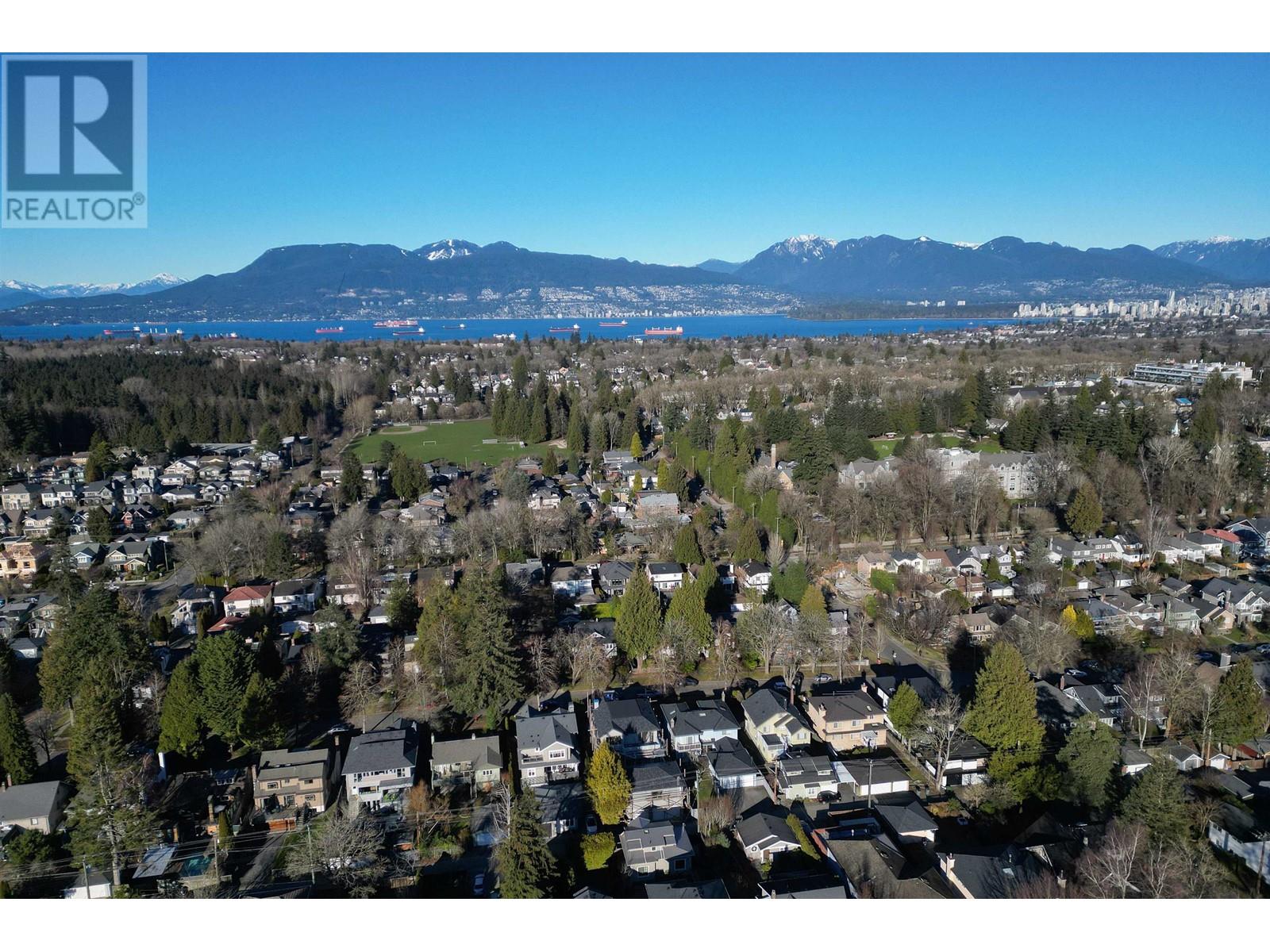 Listing Picture 36 of 36 : 3949 W 32ND AVENUE, Vancouver / 溫哥華 - 魯藝地產 Yvonne Lu Group - MLS Medallion Club Member