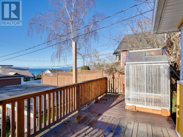 Property at 4444 OMINECA AVE image 3
