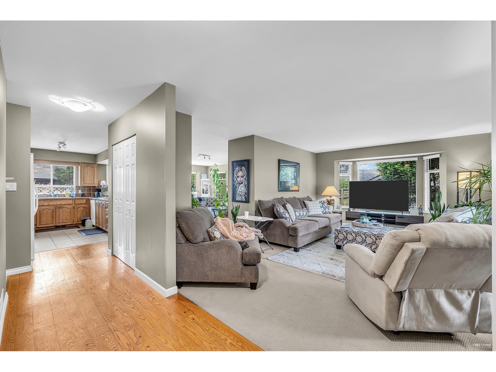 14338 19 Avenue, Surrey, British Columbia  V4A 7S9 - Photo 6 - R2984056