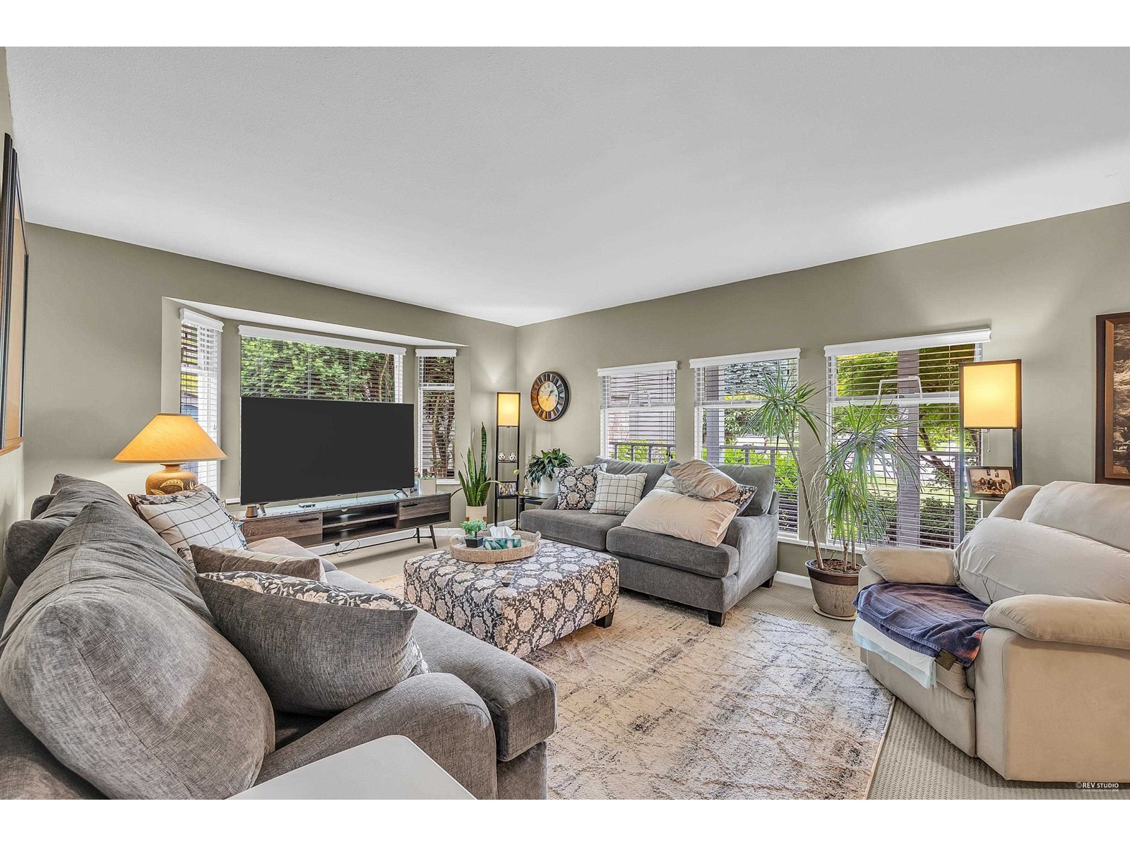Property at 14338 19 AVENUE image 3