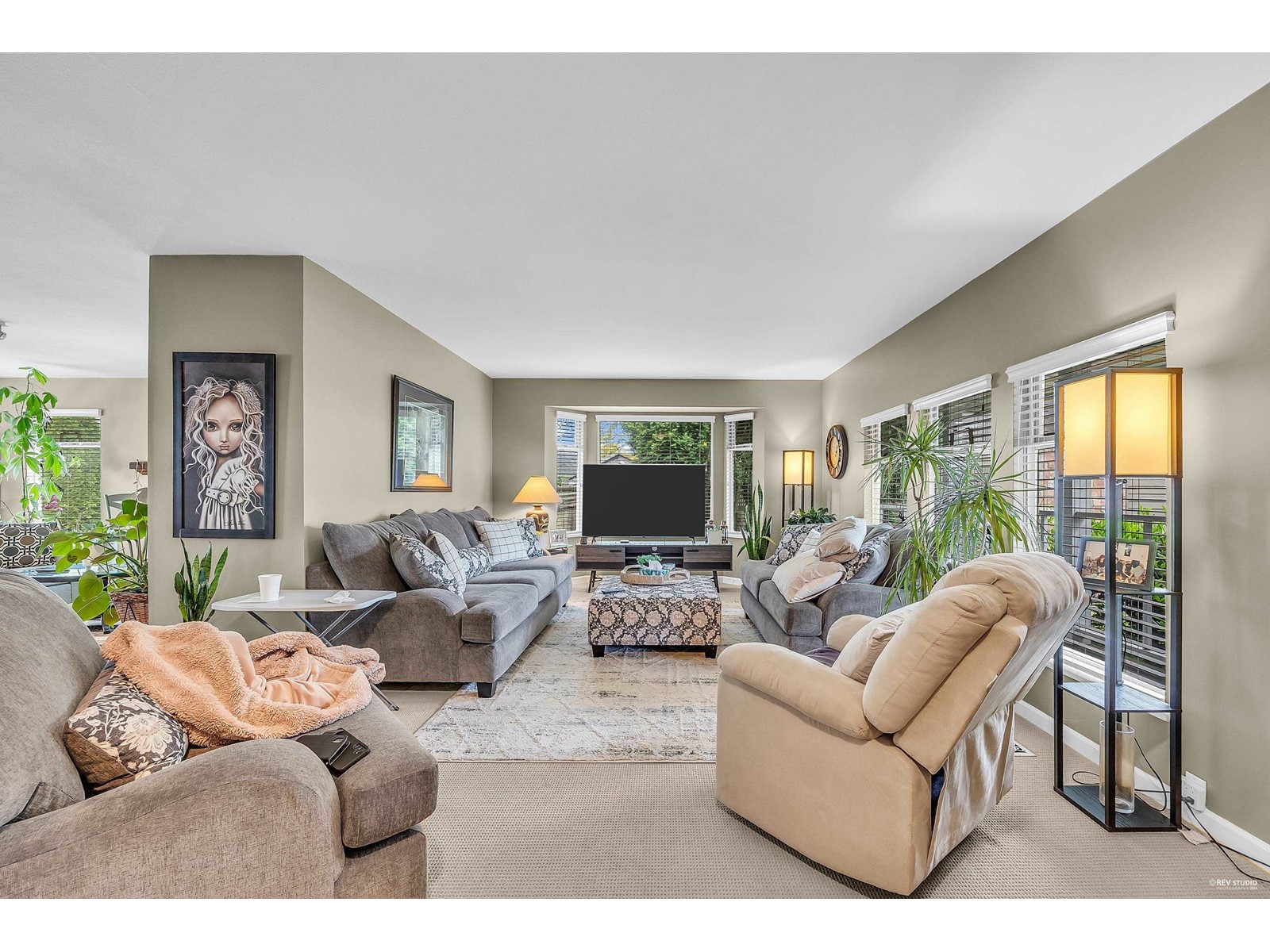 Property at 14338 19 AVENUE image 4