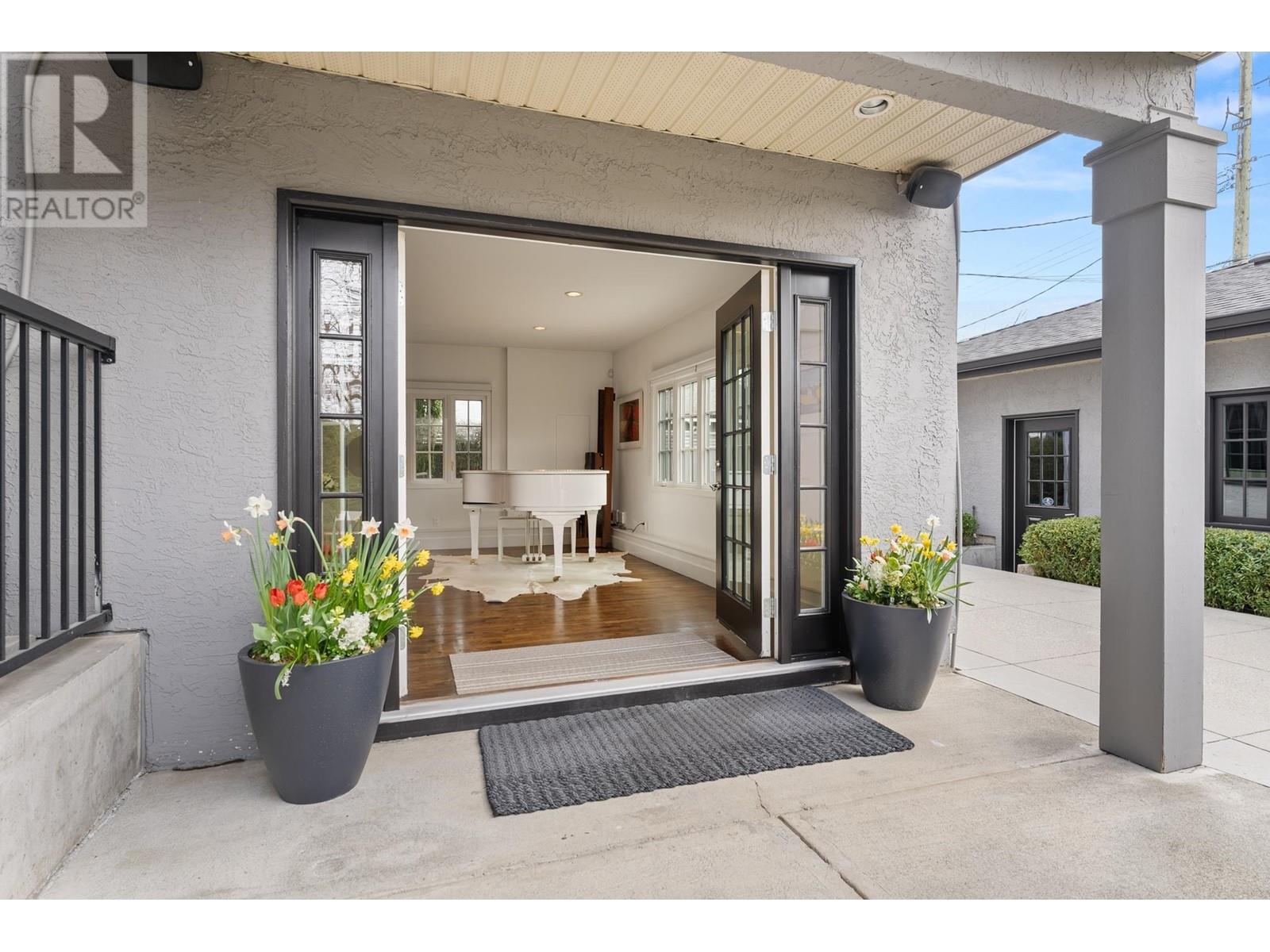 2496 W 36th Avenue, Vancouver, British Columbia  V6M 1L6 - Photo 18 - R2986356