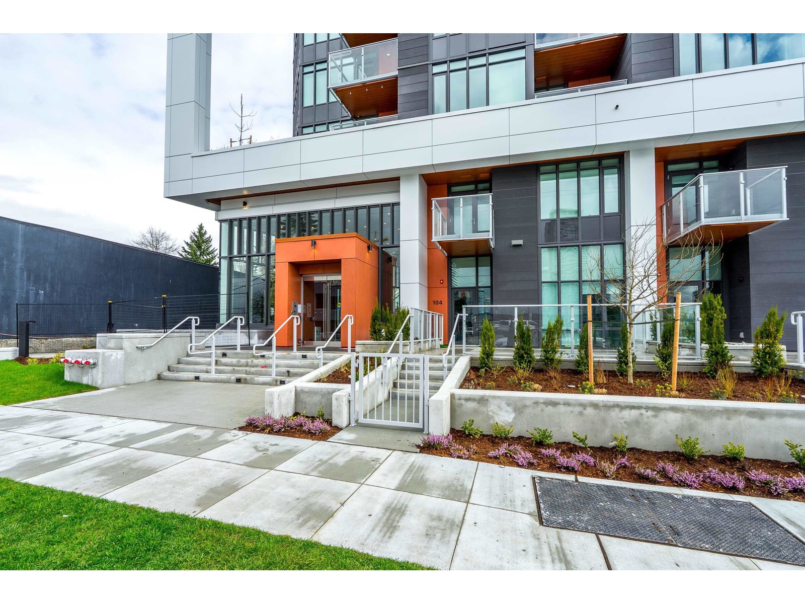 1207 10428 Whalley Boulevard, Surrey, British Columbia  V3T 5J6 - Photo 3 - R2983619