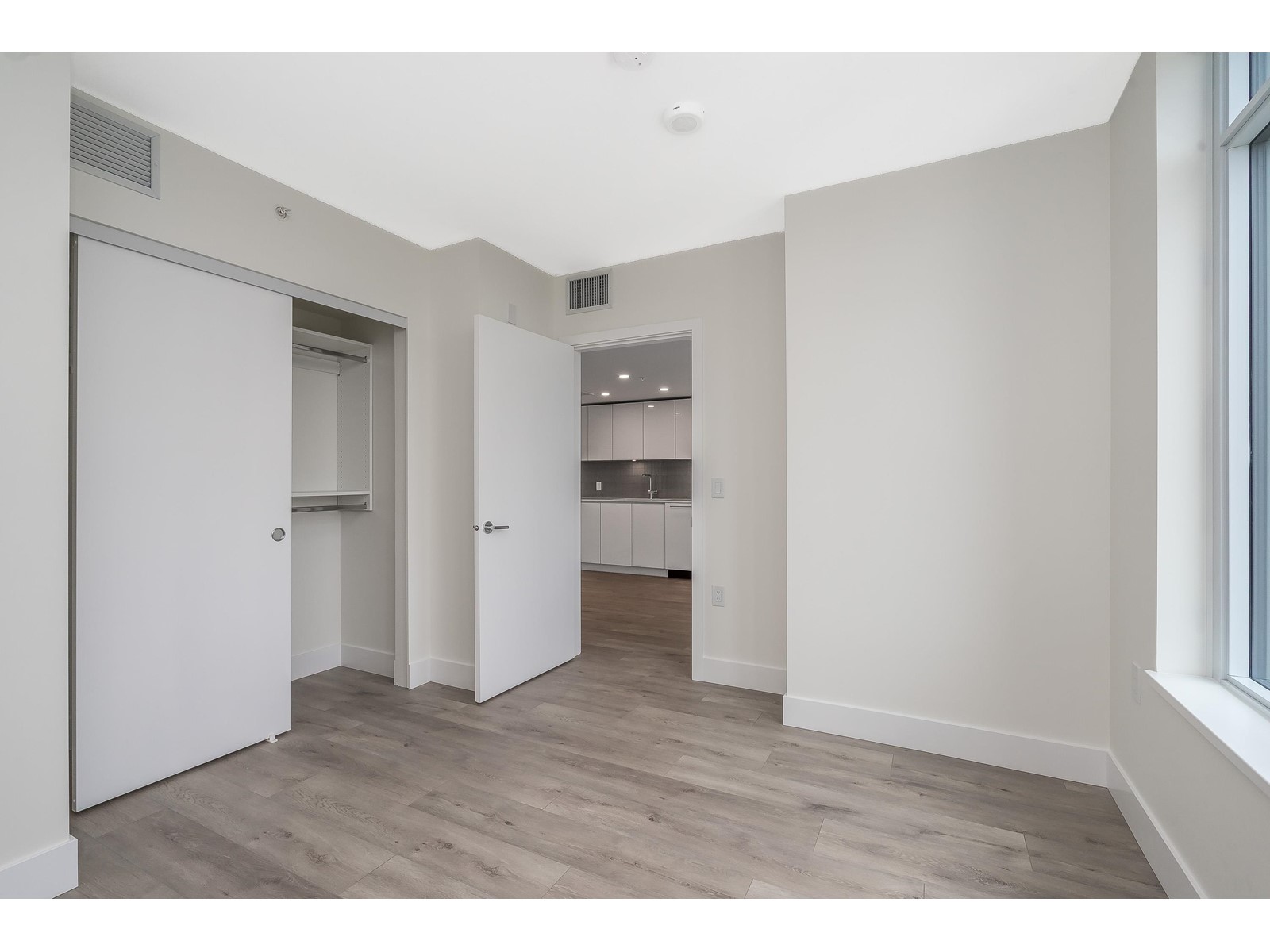 1207 10428 Whalley Boulevard, Surrey, British Columbia  V3T 5J6 - Photo 14 - R2983619