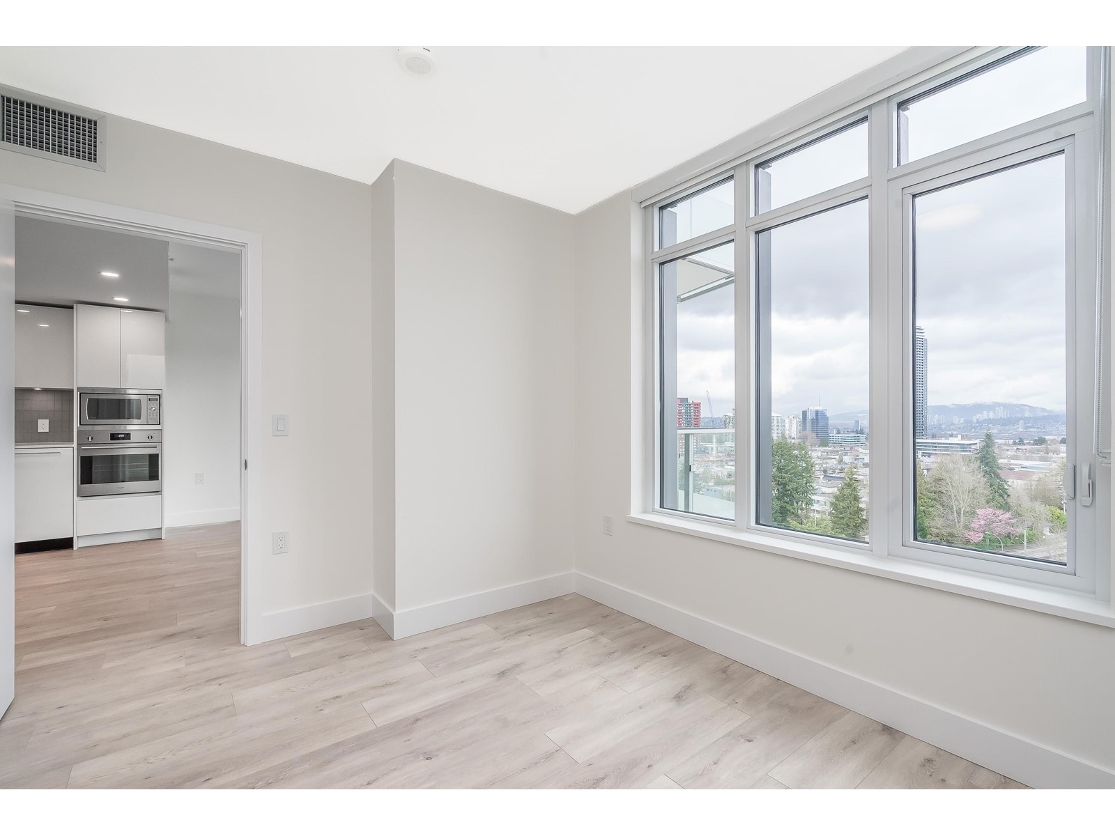 1207 10428 Whalley Boulevard, Surrey, British Columbia  V3T 5J6 - Photo 13 - R2983619