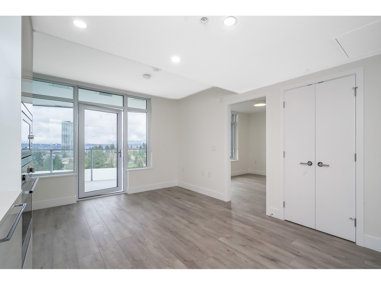 1207 10428 Whalley Boulevard, Surrey, British Columbia  V3T 5J6 - Photo 11 - R2983619