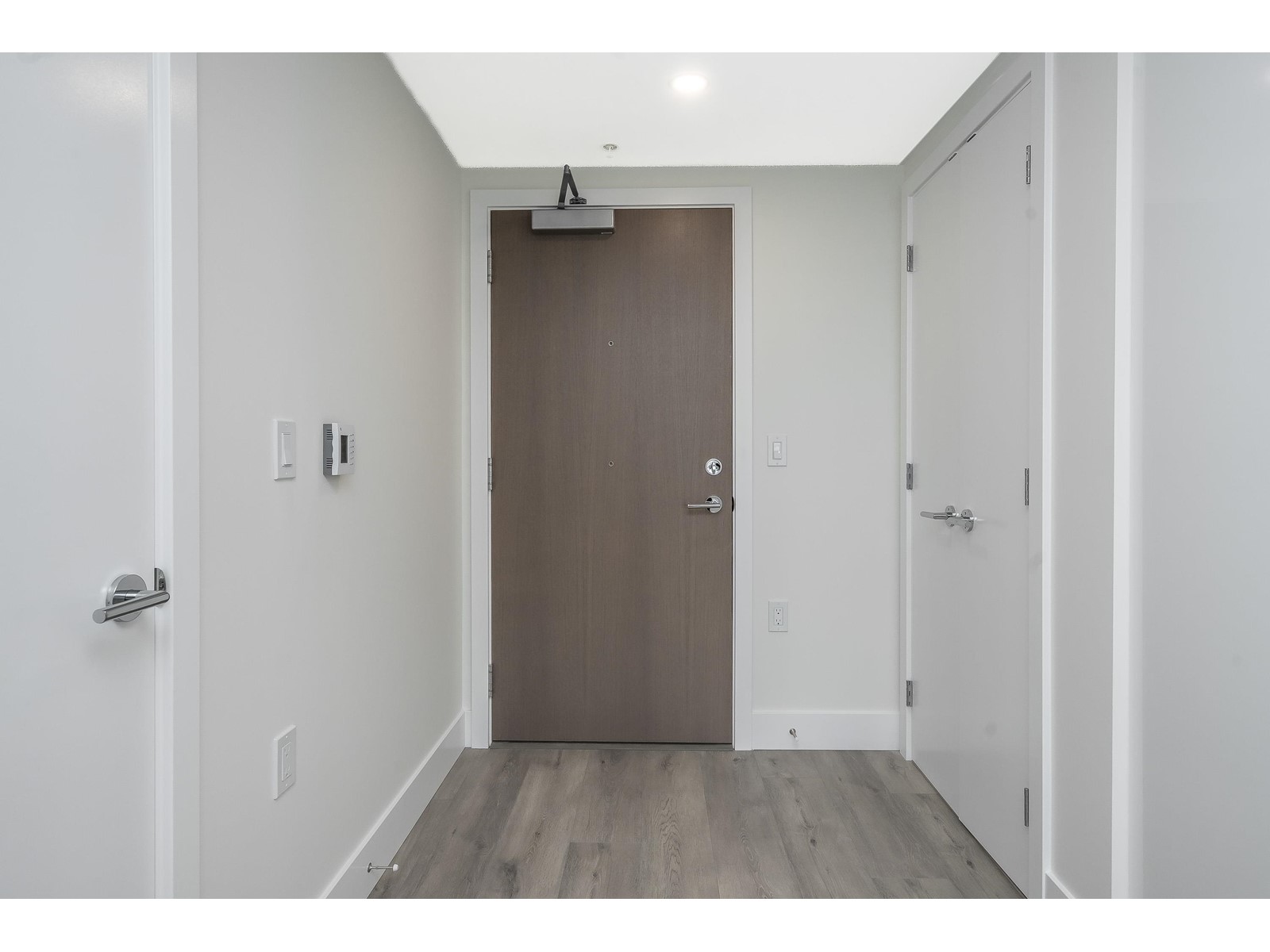 1207 10428 Whalley Boulevard, Surrey, British Columbia  V3T 5J6 - Photo 7 - R2983619