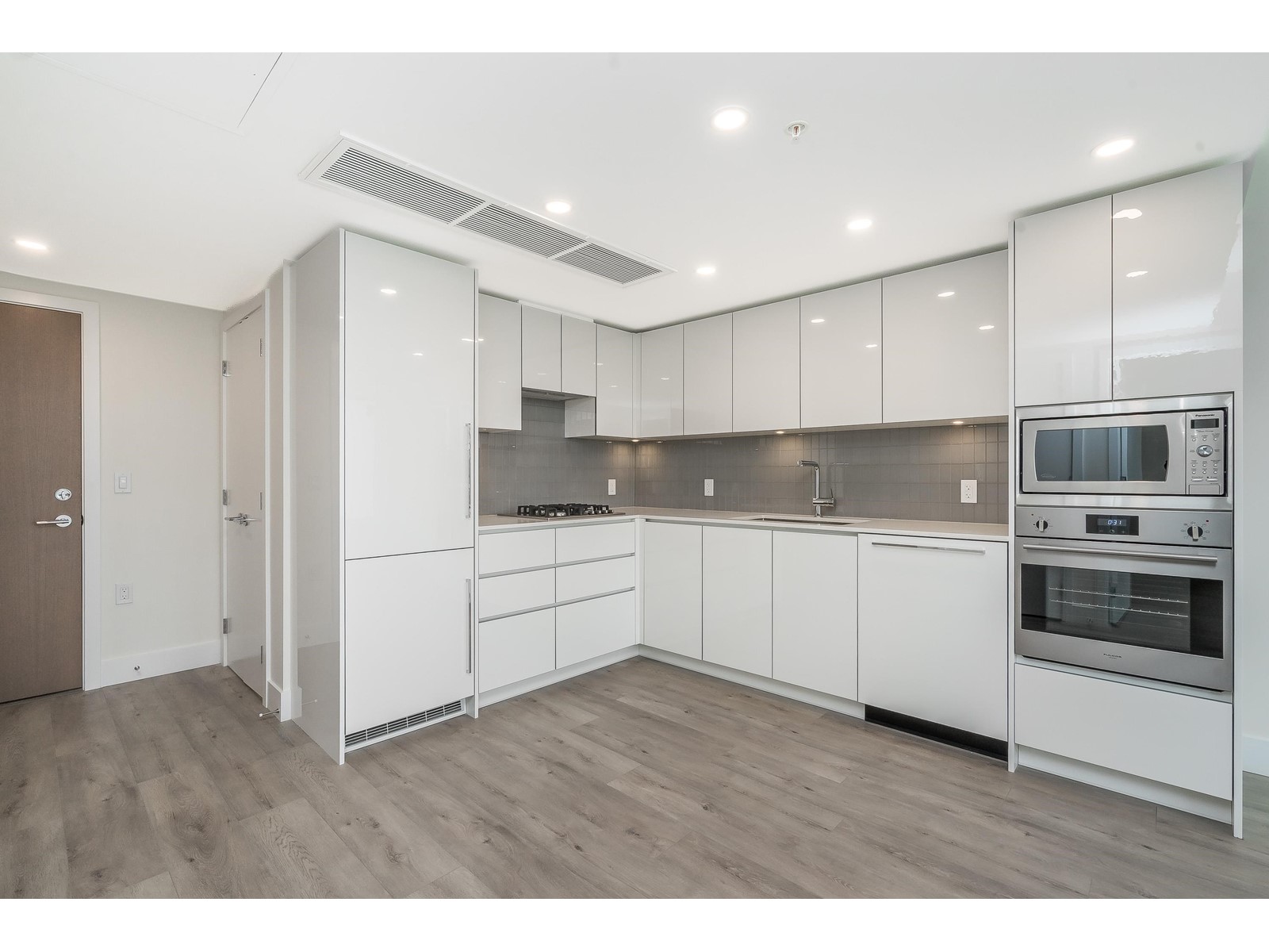 1207 10428 Whalley Boulevard, Surrey, British Columbia  V3T 5J6 - Photo 6 - R2983619
