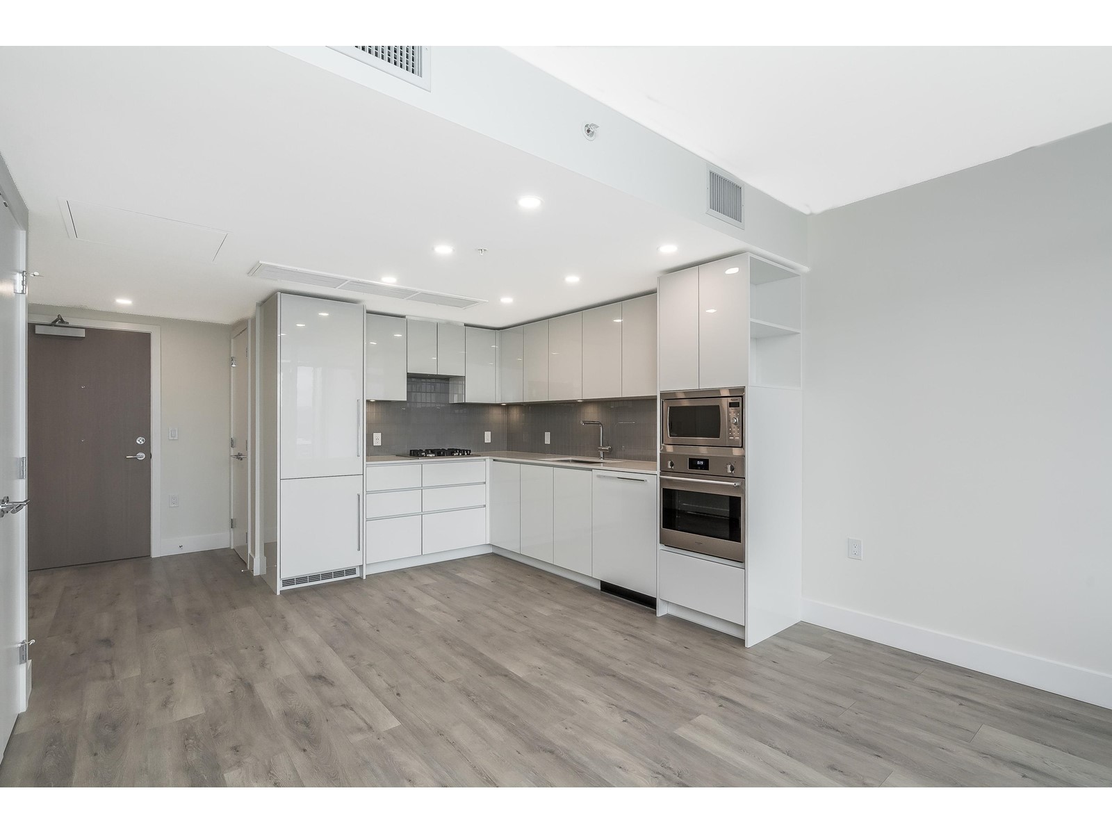 1207 10428 Whalley Boulevard, Surrey, British Columbia  V3T 5J6 - Photo 8 - R2983619