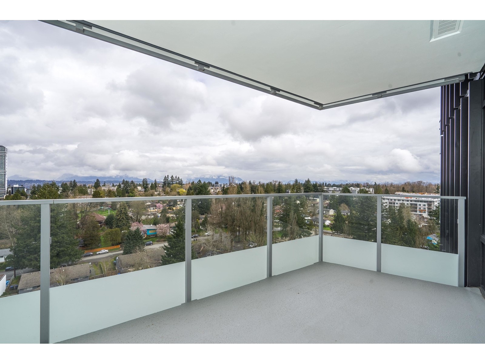 1207 10428 Whalley Boulevard, Surrey, British Columbia  V3T 5J6 - Photo 22 - R2983619