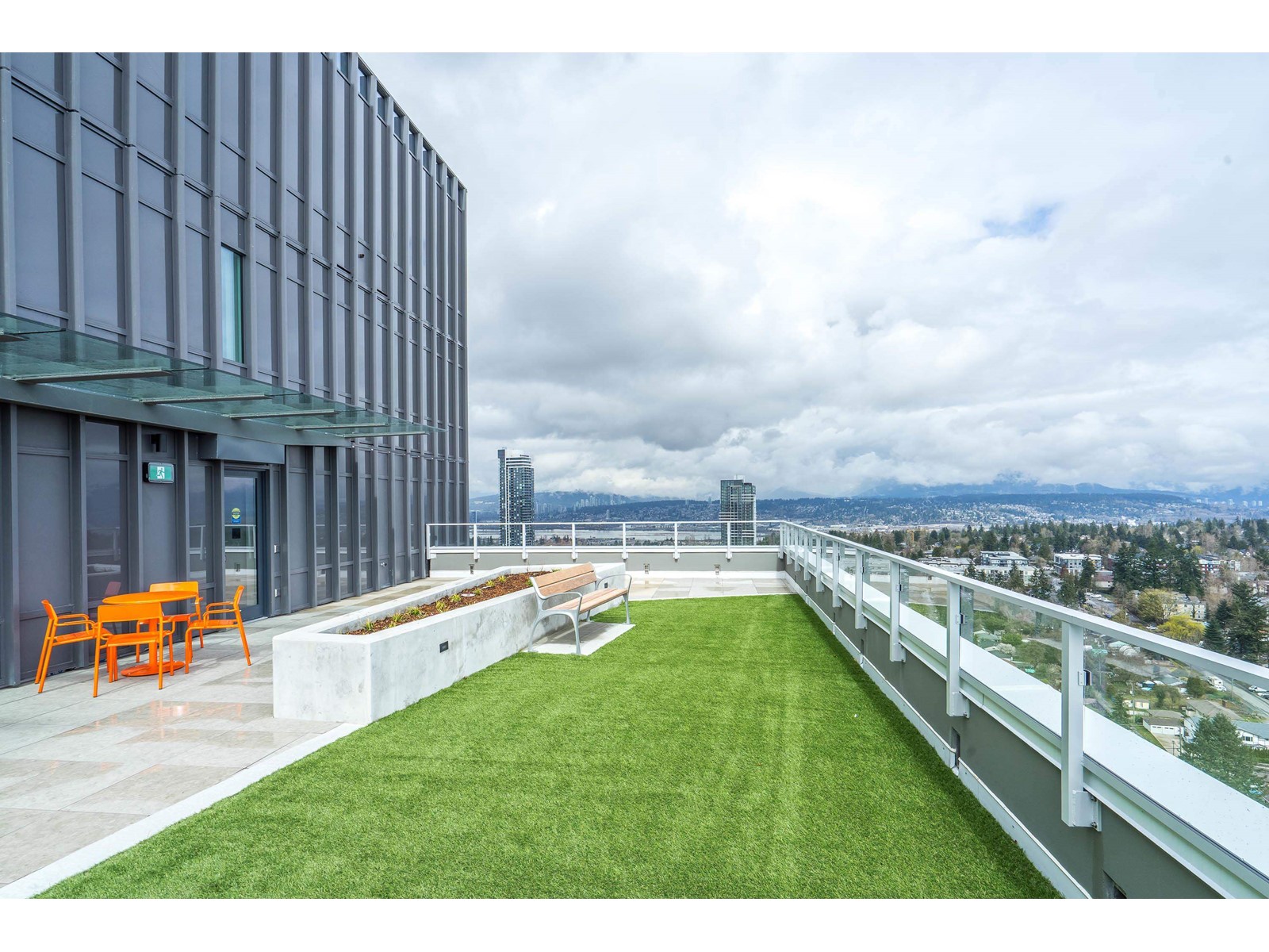 1207 10428 Whalley Boulevard, Surrey, British Columbia  V3T 5J6 - Photo 32 - R2983619