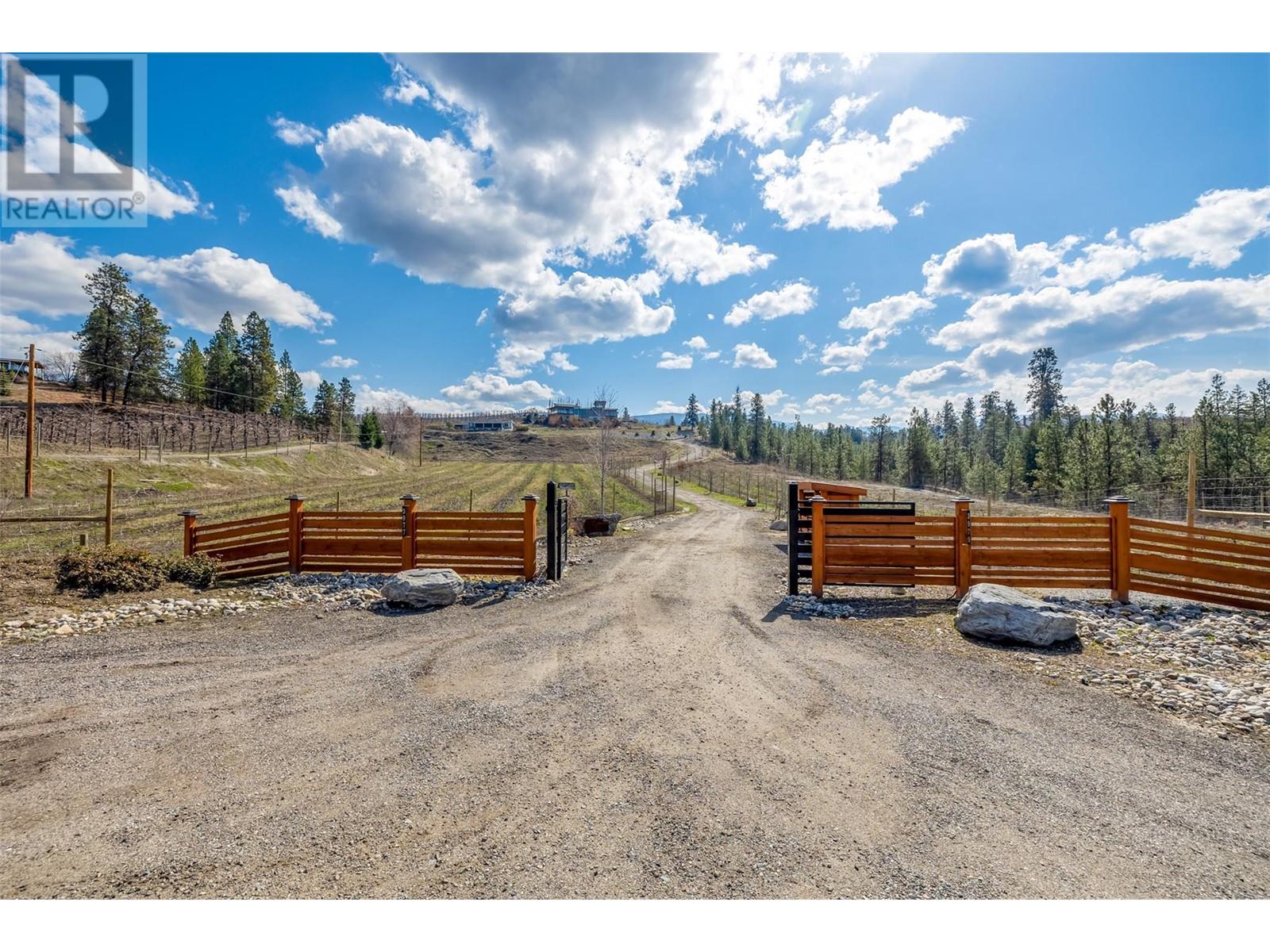 3979/3977 Hart Road, Kelowna, British Columbia  V1W 4E5 - Photo 3 - 10341931