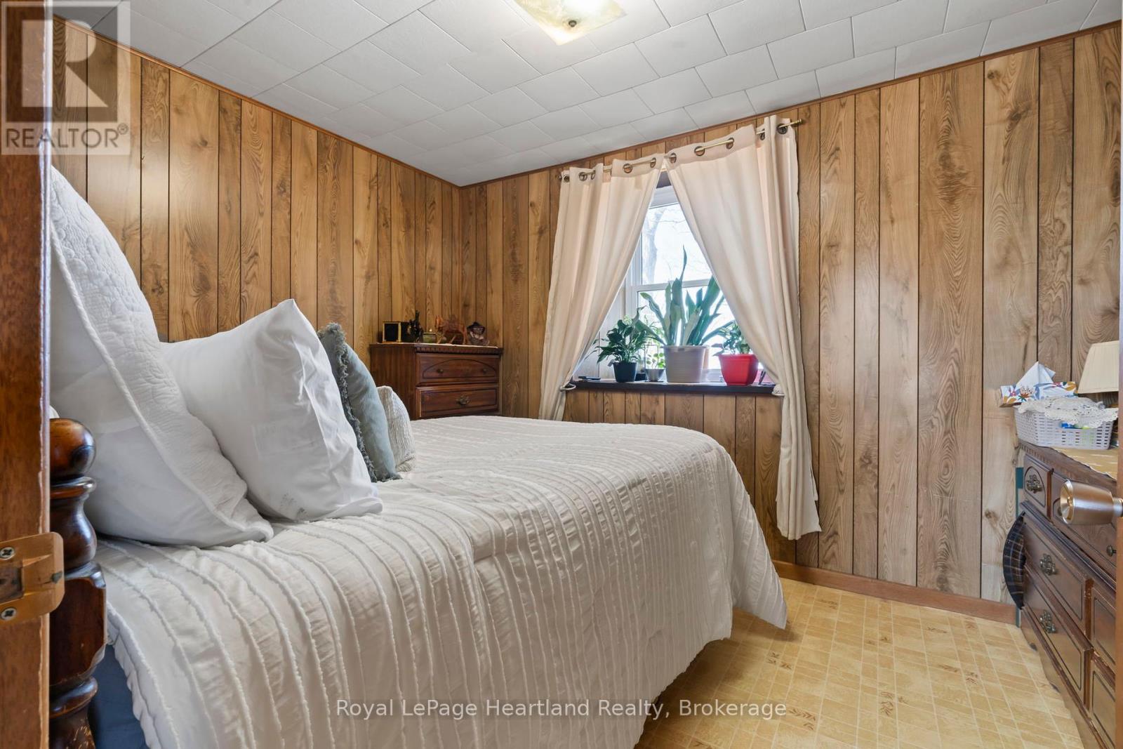 8558 Concession Rd 6, Mapleton, Ontario  N0G 2K0 - Photo 16 - X12063651