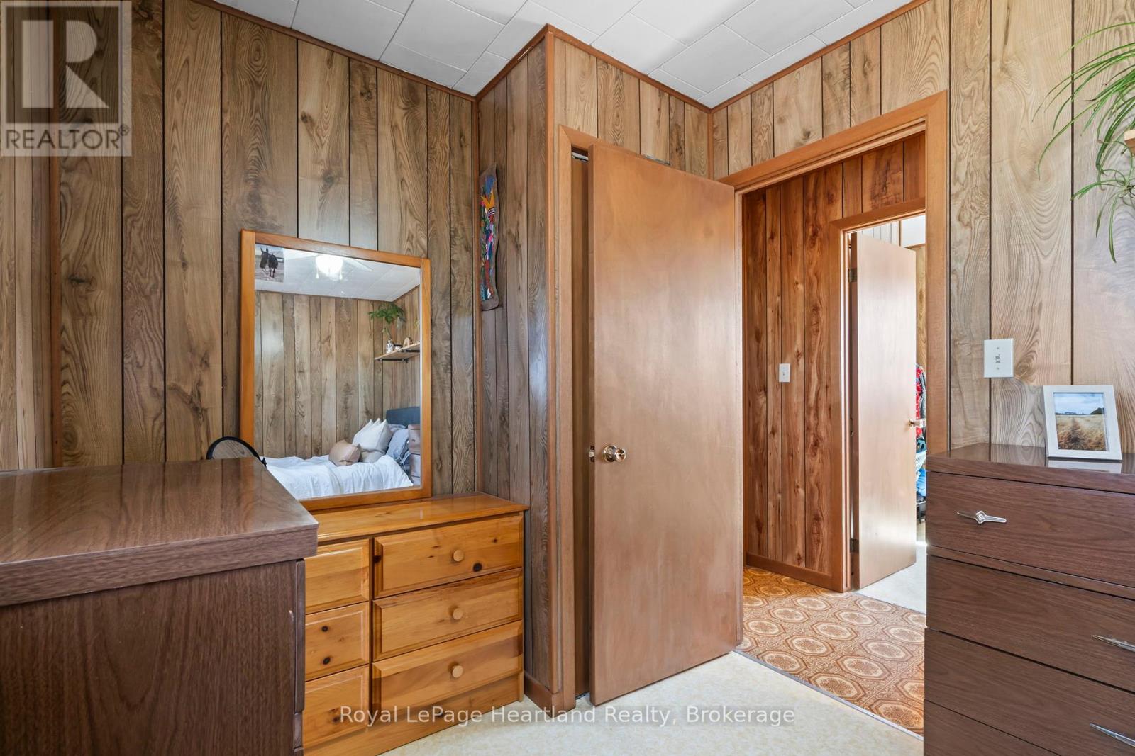 8558 Concession Rd 6, Mapleton, Ontario  N0G 2K0 - Photo 21 - X12063651