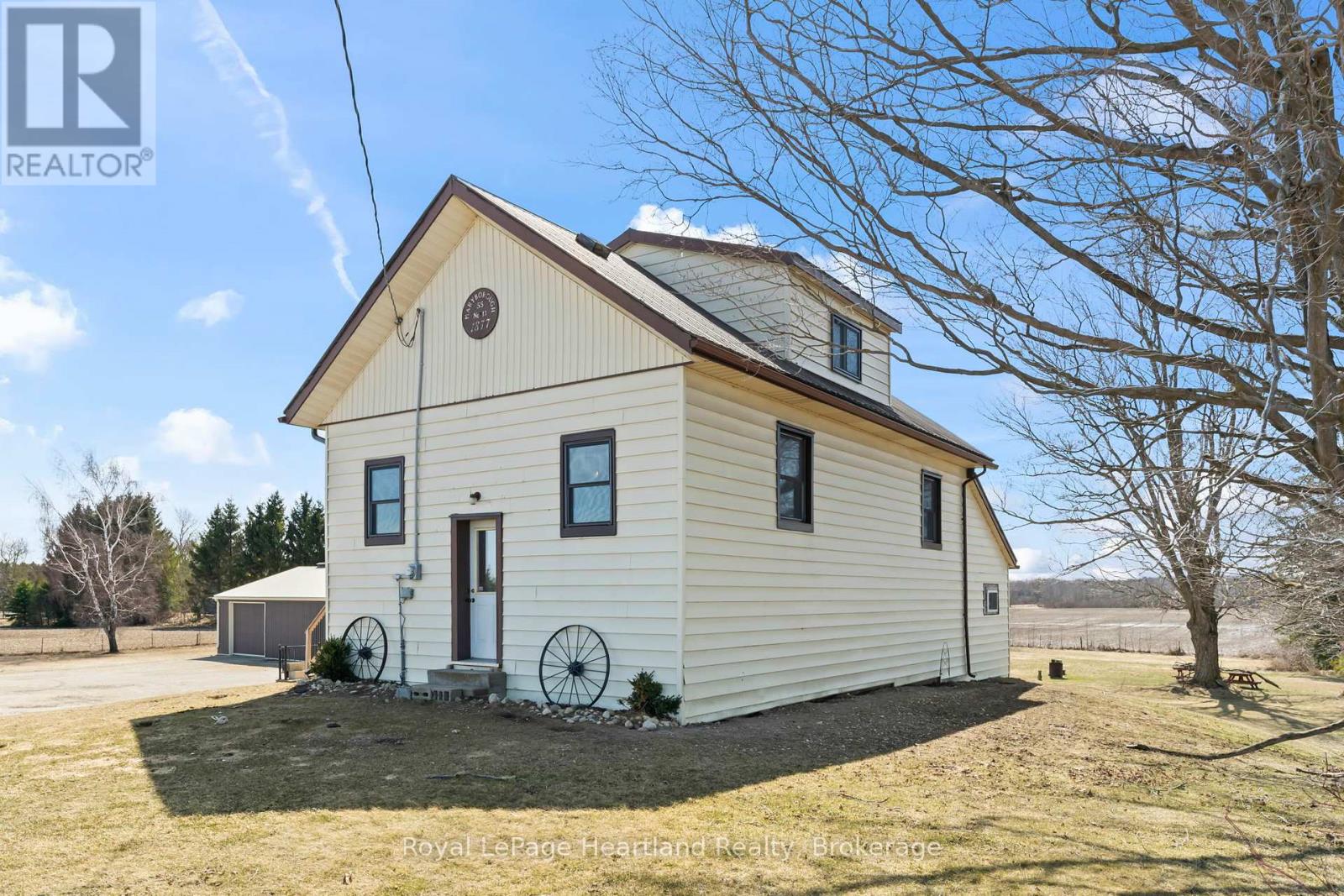 8558 Concession Rd 6, Mapleton, Ontario  N0G 2K0 - Photo 23 - X12063651