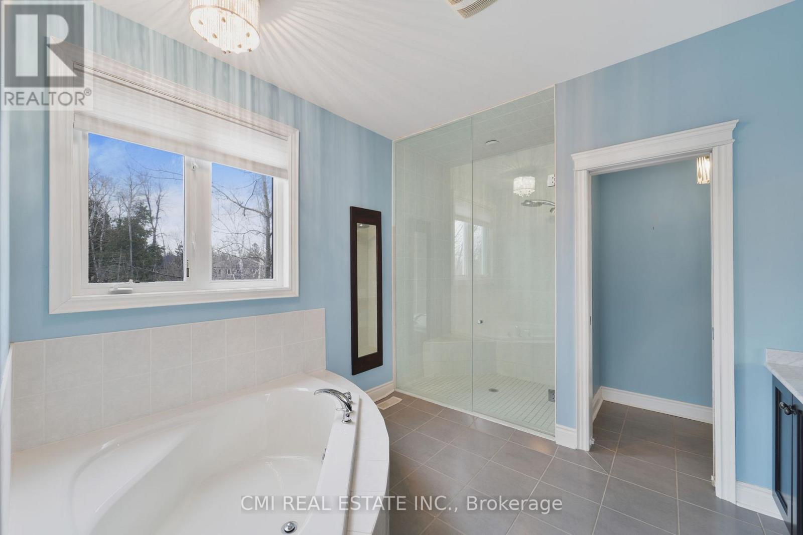 77 Waterview Road, Wasaga Beach, Ontario  L9Z 0E9 - Photo 17 - S12063639