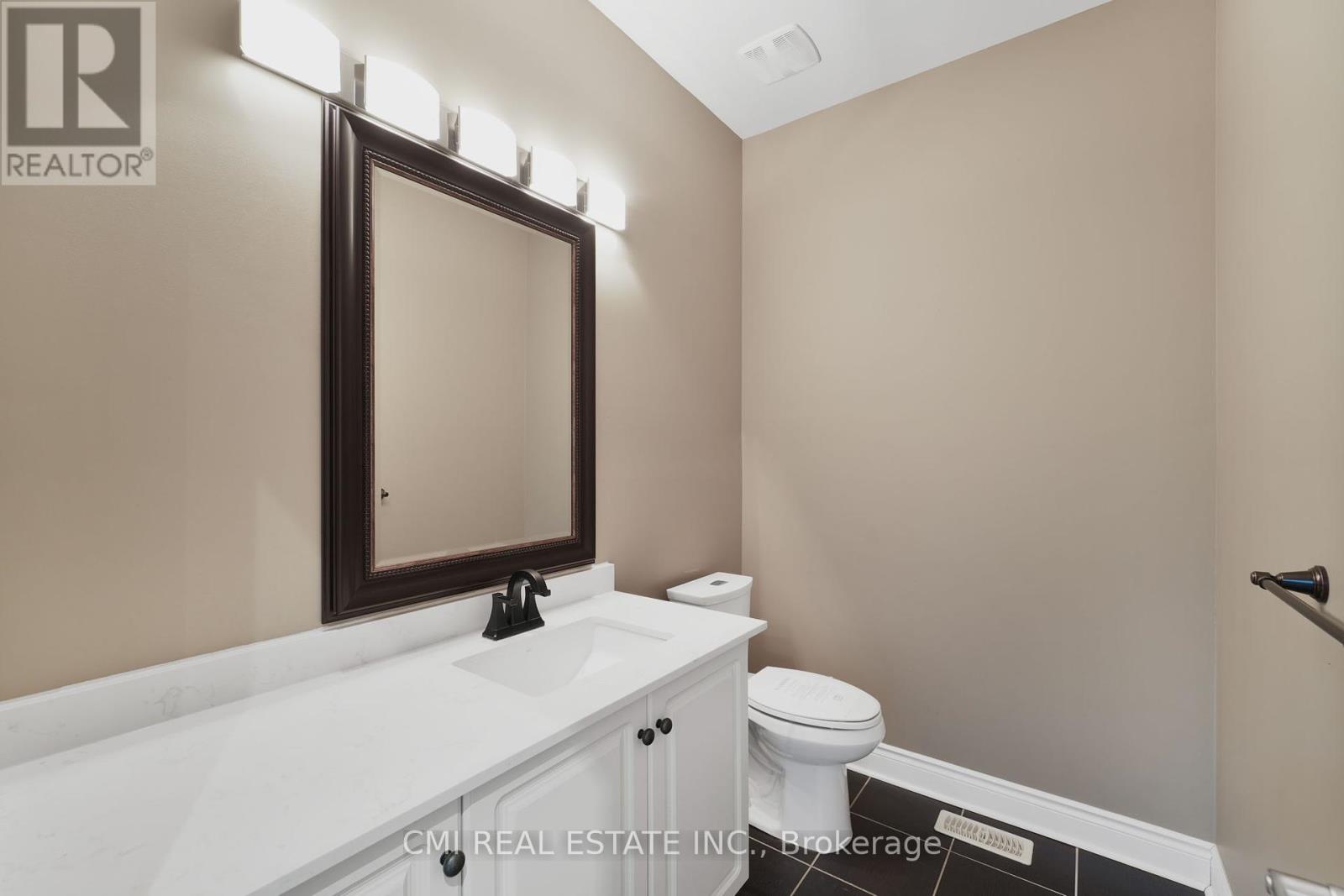 77 Waterview Road, Wasaga Beach, Ontario  L9Z 0E9 - Photo 33 - S12063639