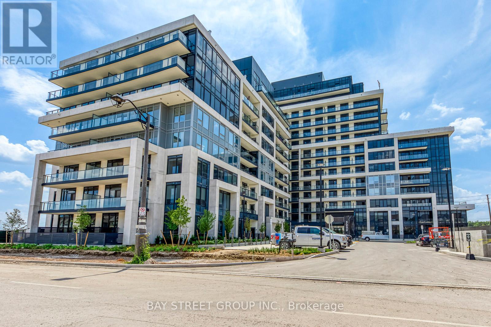 1006 - 3200 WILLIAM COLTSON AVENUE, Oakville, Ontario