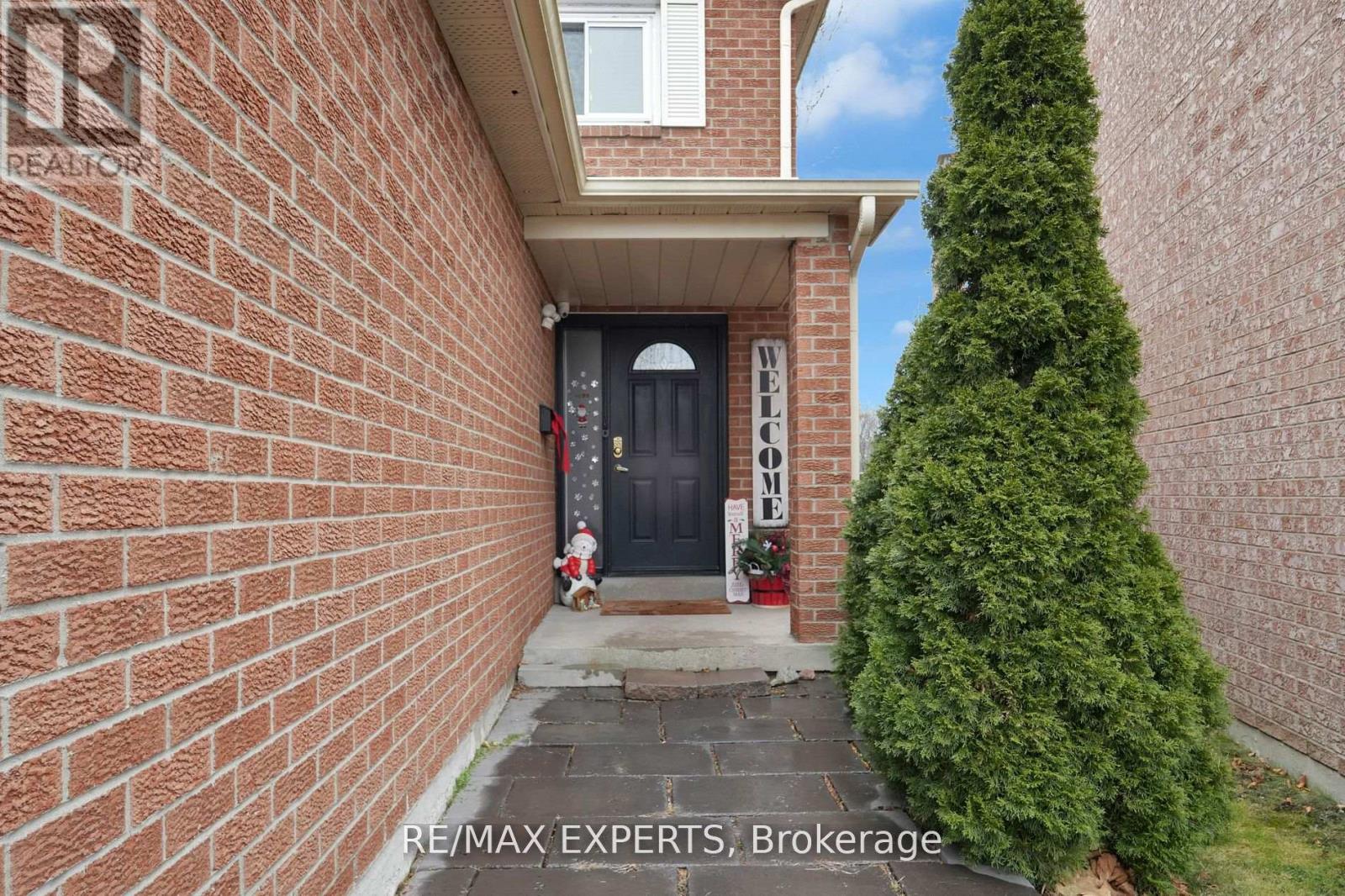 Property at 10 CASSANDER CRESCENT image 3