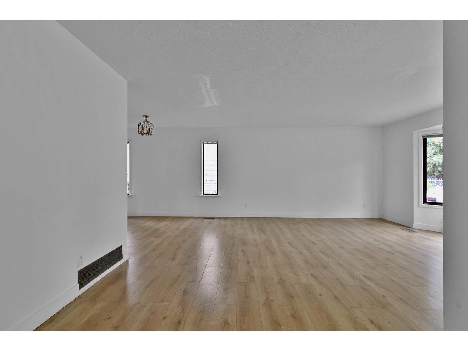 Property at 31896 PEARDONVILLE ROAD image 5