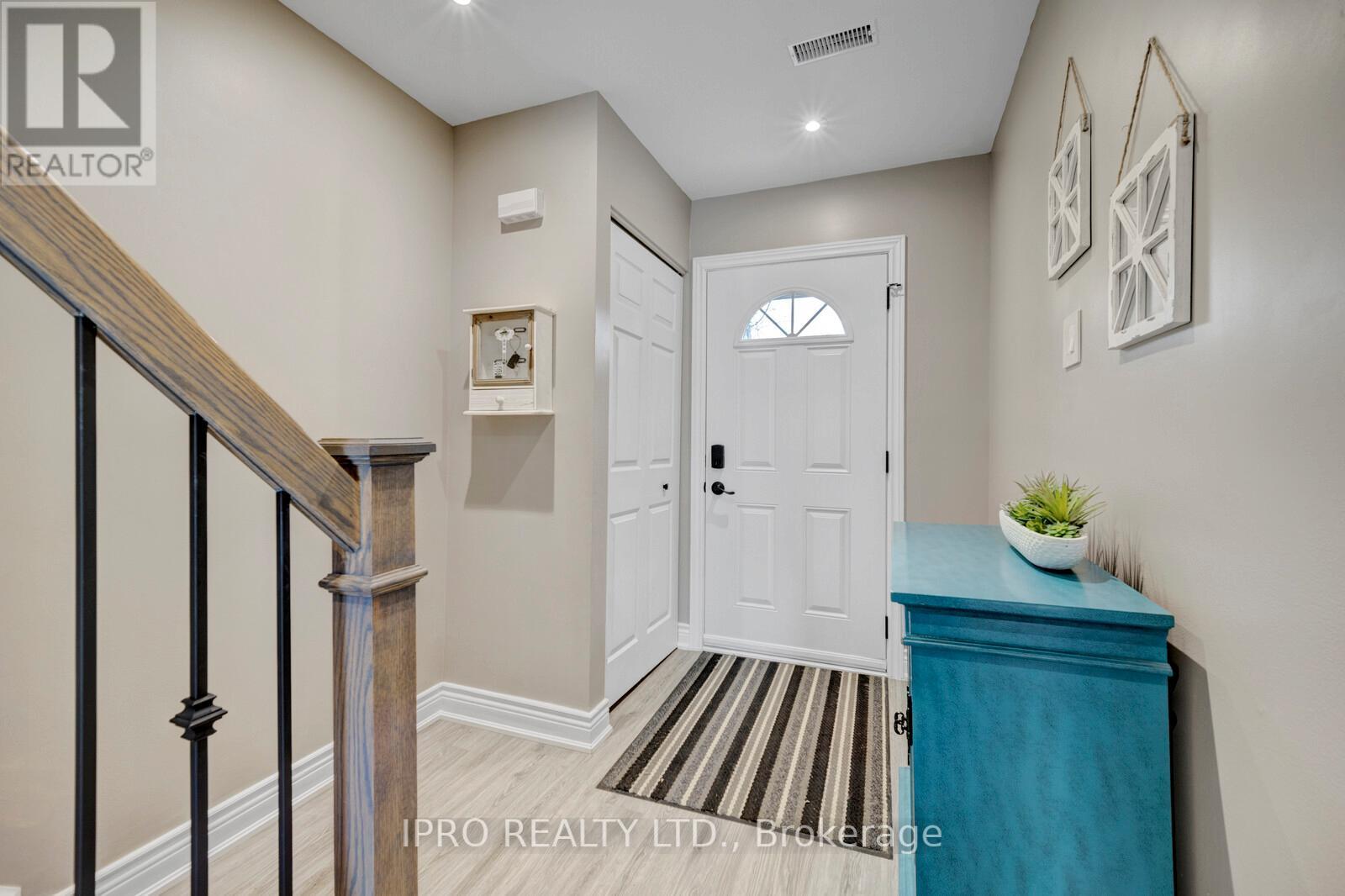 Property at 3 - 985 LIMERIDGE ROAD E image 3
