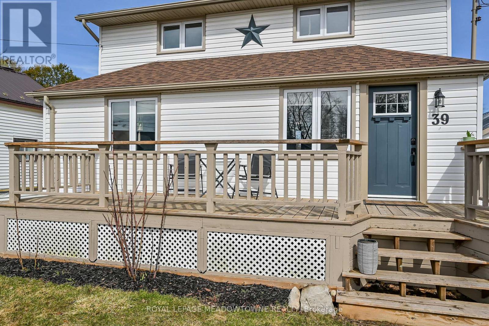 39 Elgin Street W, Blandford-Blenheim, Ontario  N0J 1V0 - Photo 2 - X12063678