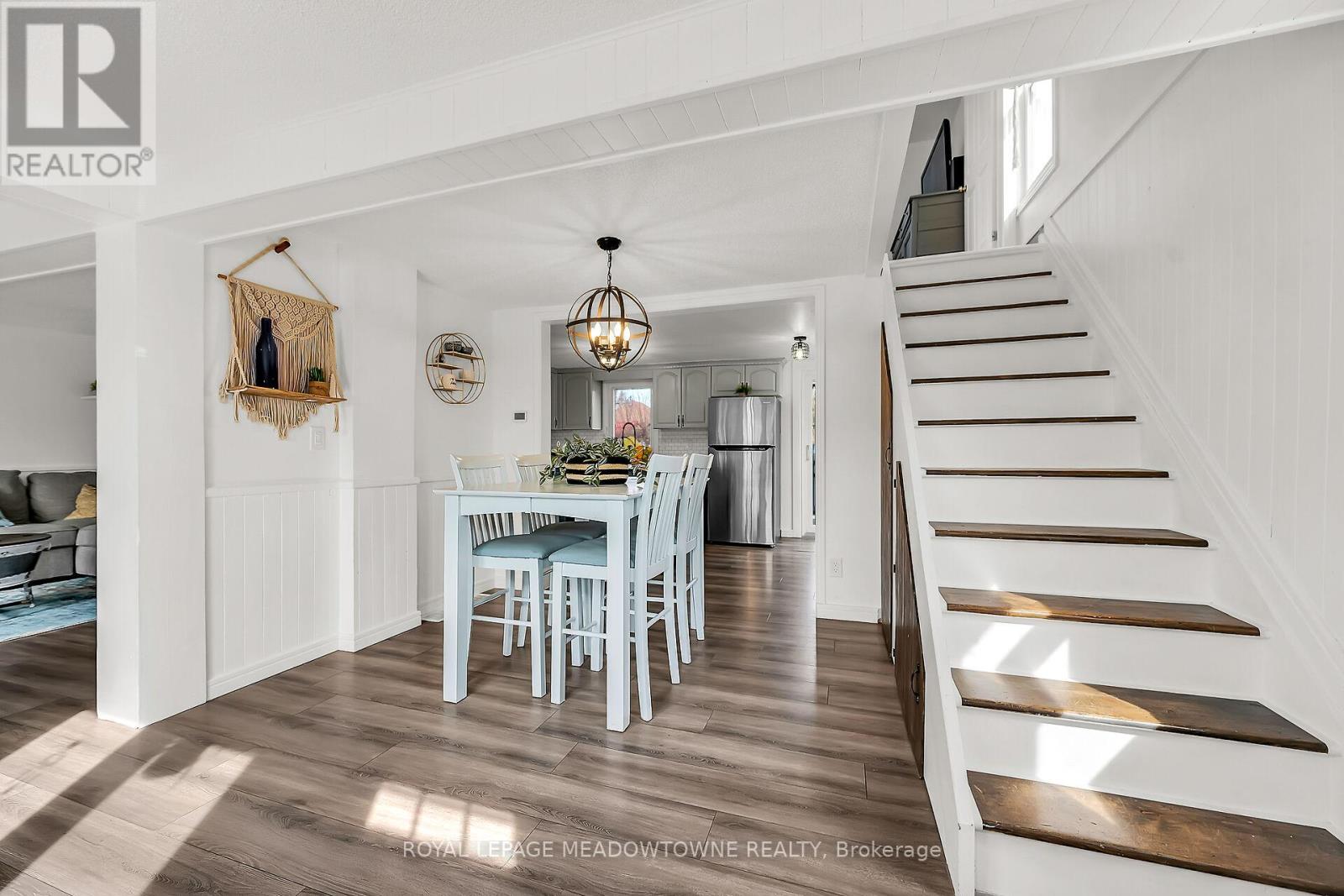 39 Elgin Street W, Blandford-Blenheim, Ontario  N0J 1V0 - Photo 4 - X12063678