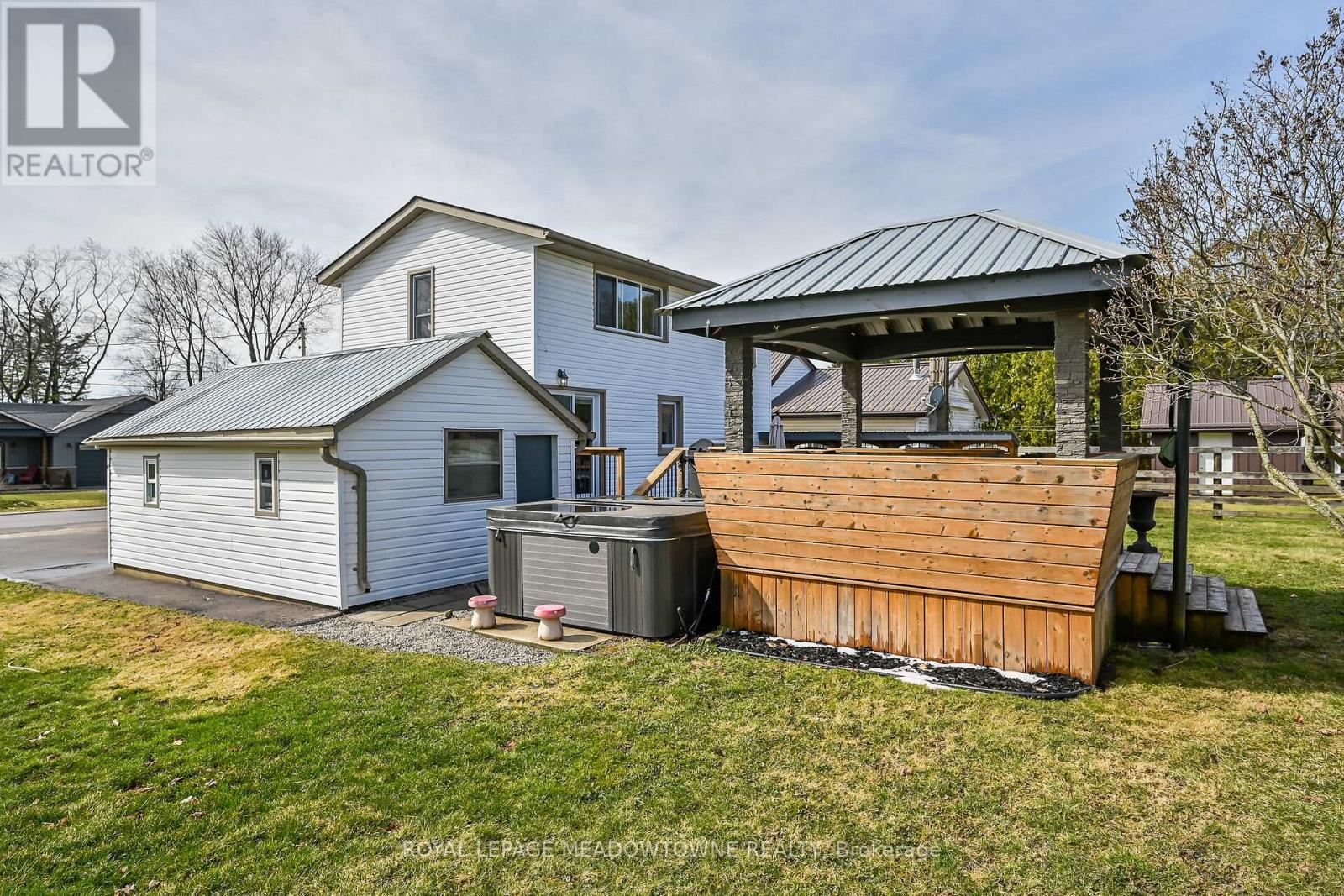 39 Elgin Street W, Blandford-Blenheim, Ontario  N0J 1V0 - Photo 44 - X12063678