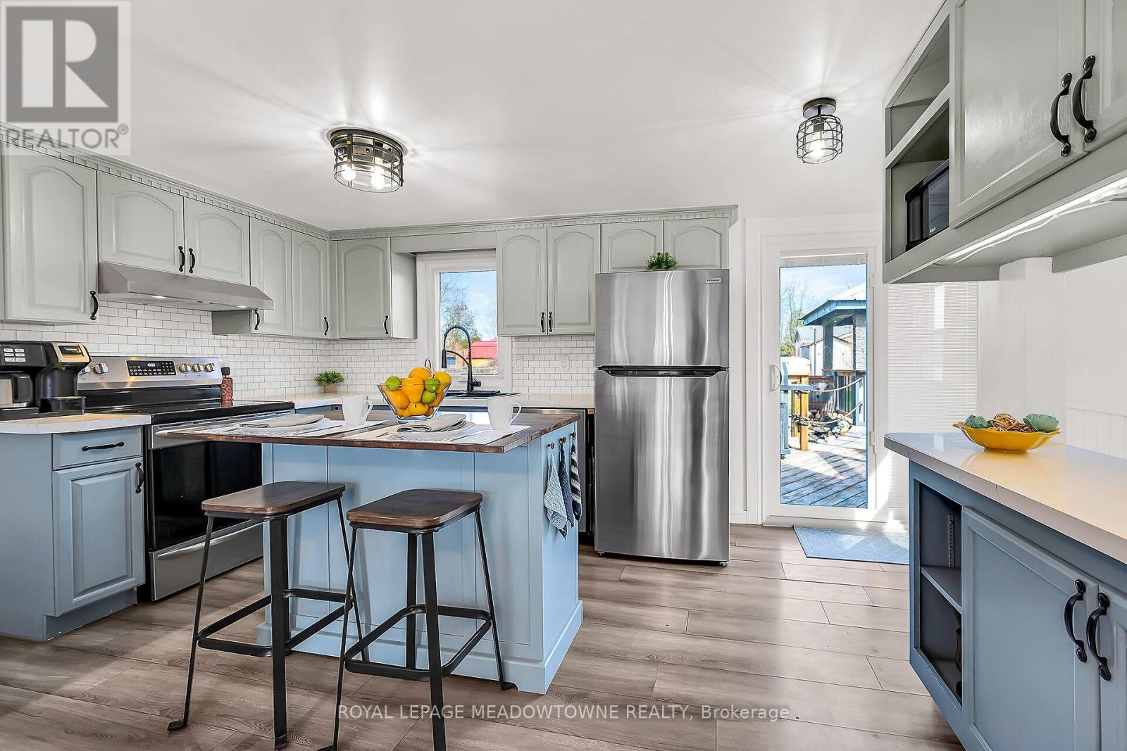 39 Elgin Street W, Blandford-Blenheim, Ontario  N0J 1V0 - Photo 8 - X12063678
