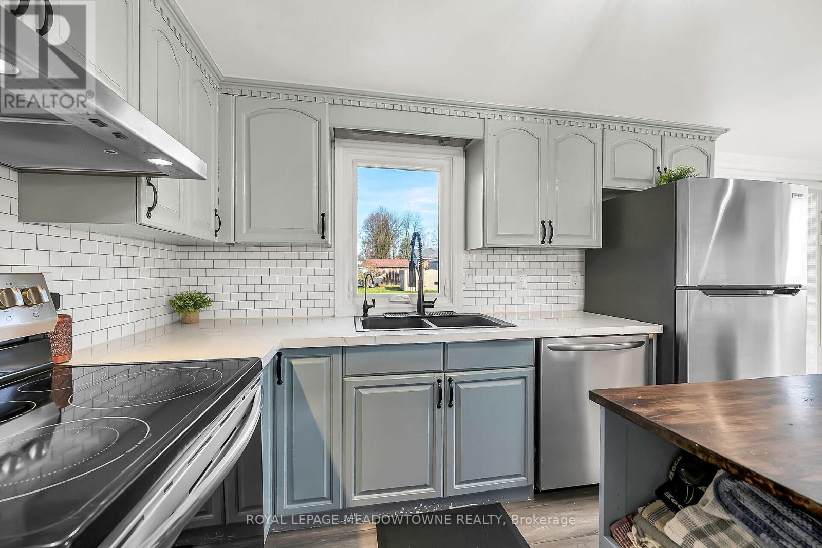 39 Elgin Street W, Blandford-Blenheim, Ontario  N0J 1V0 - Photo 9 - X12063678