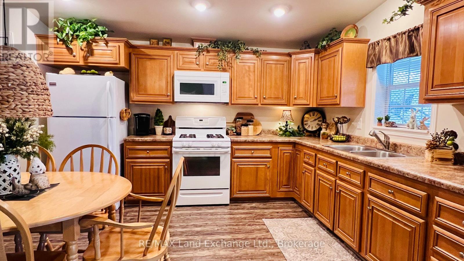 16 Sutton Drive, Ashfield-Colborne-Wawanosh, Ontario  N7A 3Y3 - Photo 10 - X12054534