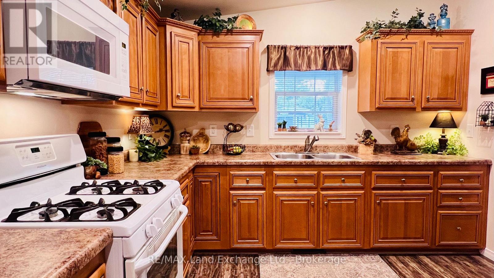 16 Sutton Drive, Ashfield-Colborne-Wawanosh, Ontario  N7A 3Y3 - Photo 11 - X12054534