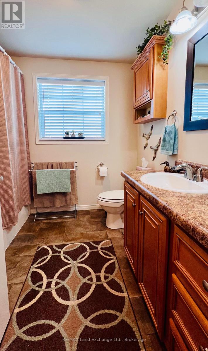 16 Sutton Drive, Ashfield-Colborne-Wawanosh, Ontario  N7A 3Y3 - Photo 15 - X12054534