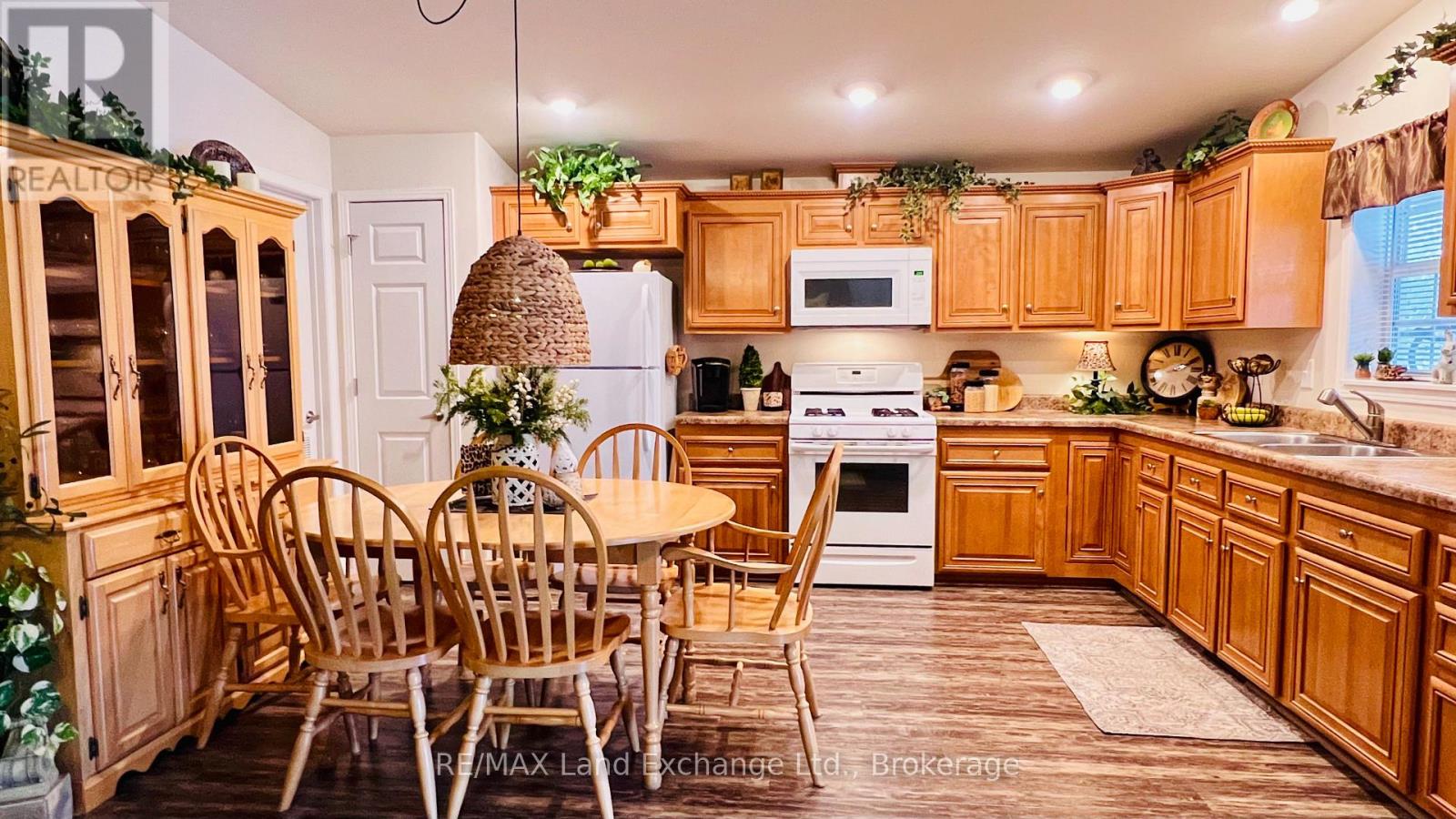 16 Sutton Drive, Ashfield-Colborne-Wawanosh, Ontario  N7A 3Y3 - Photo 9 - X12054534