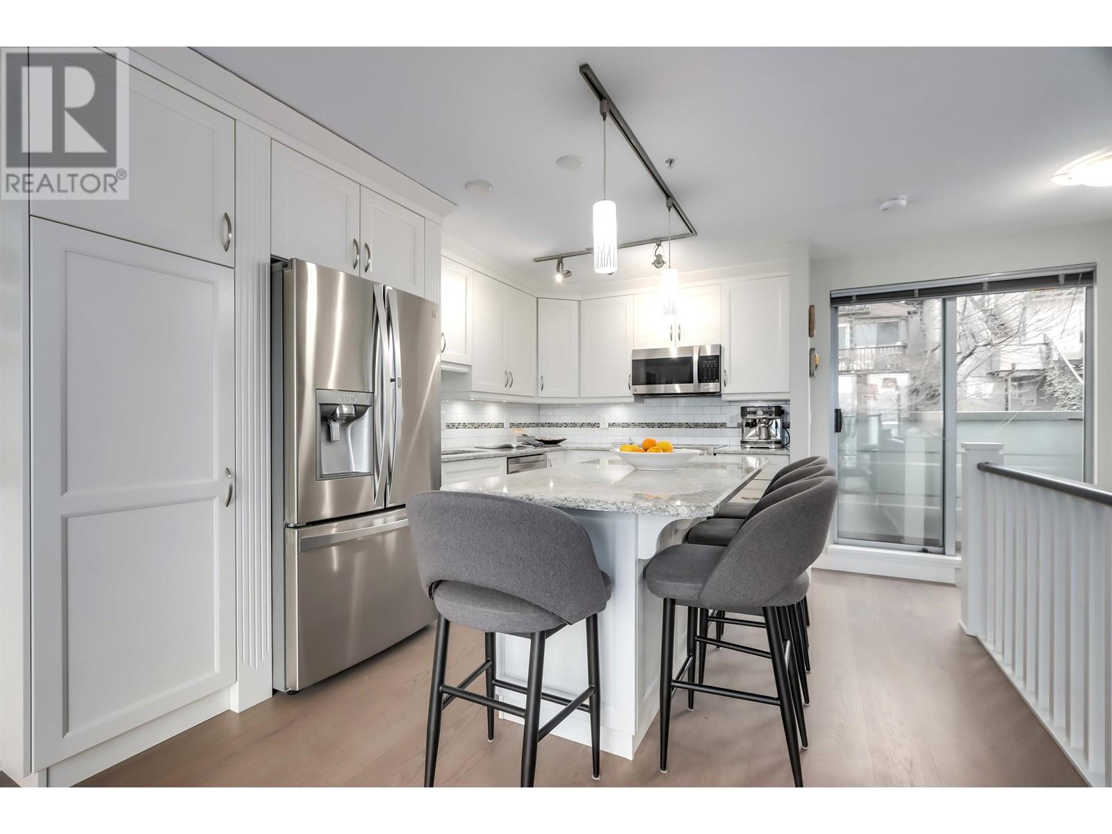 Listing Picture 2 of 24 : 18 1250 W 6TH AVENUE, Vancouver / 溫哥華 - 魯藝地產 Yvonne Lu Group - MLS Medallion Club Member