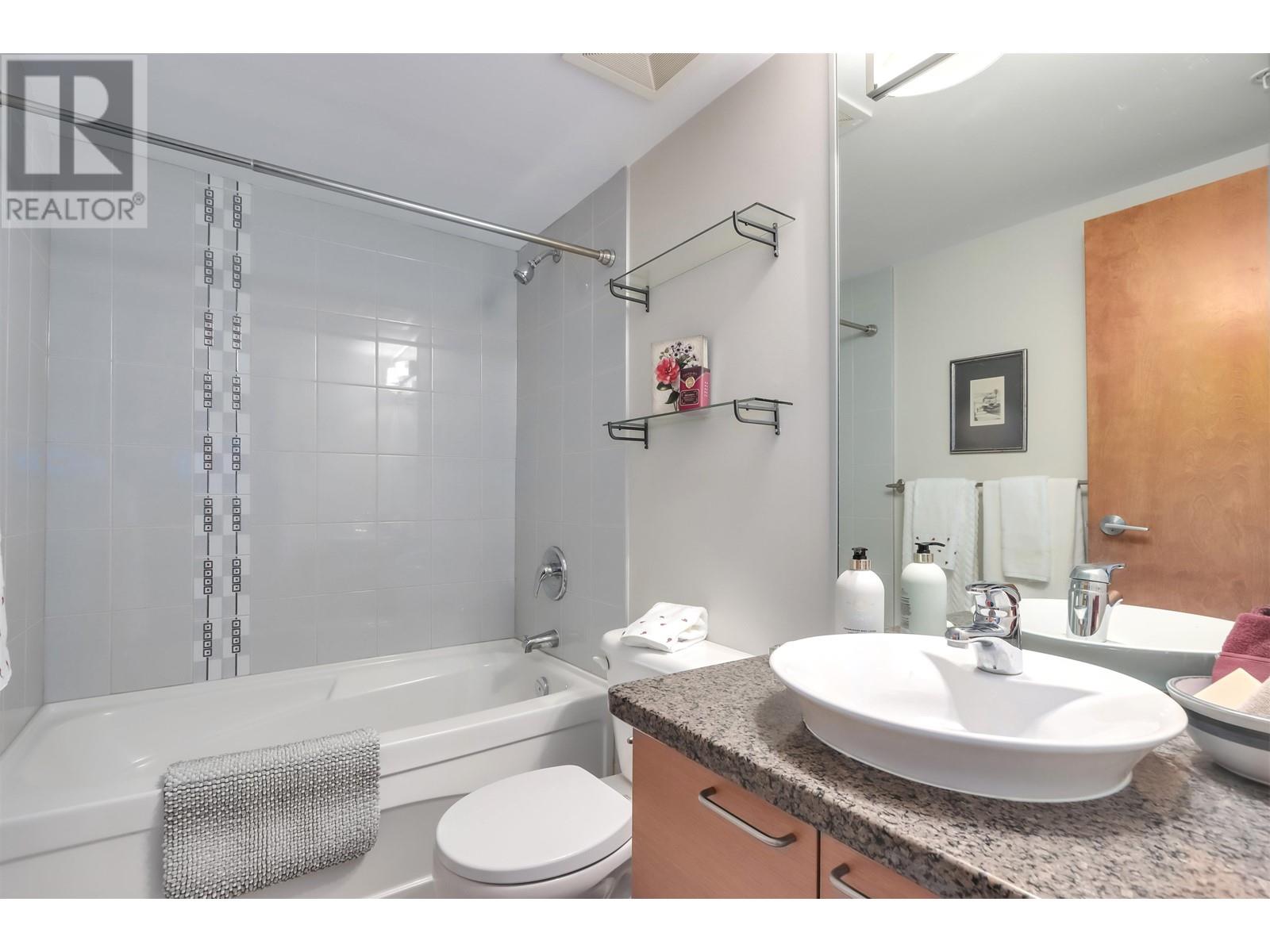 Listing Picture 13 of 24 : 18 1250 W 6TH AVENUE, Vancouver / 溫哥華 - 魯藝地產 Yvonne Lu Group - MLS Medallion Club Member