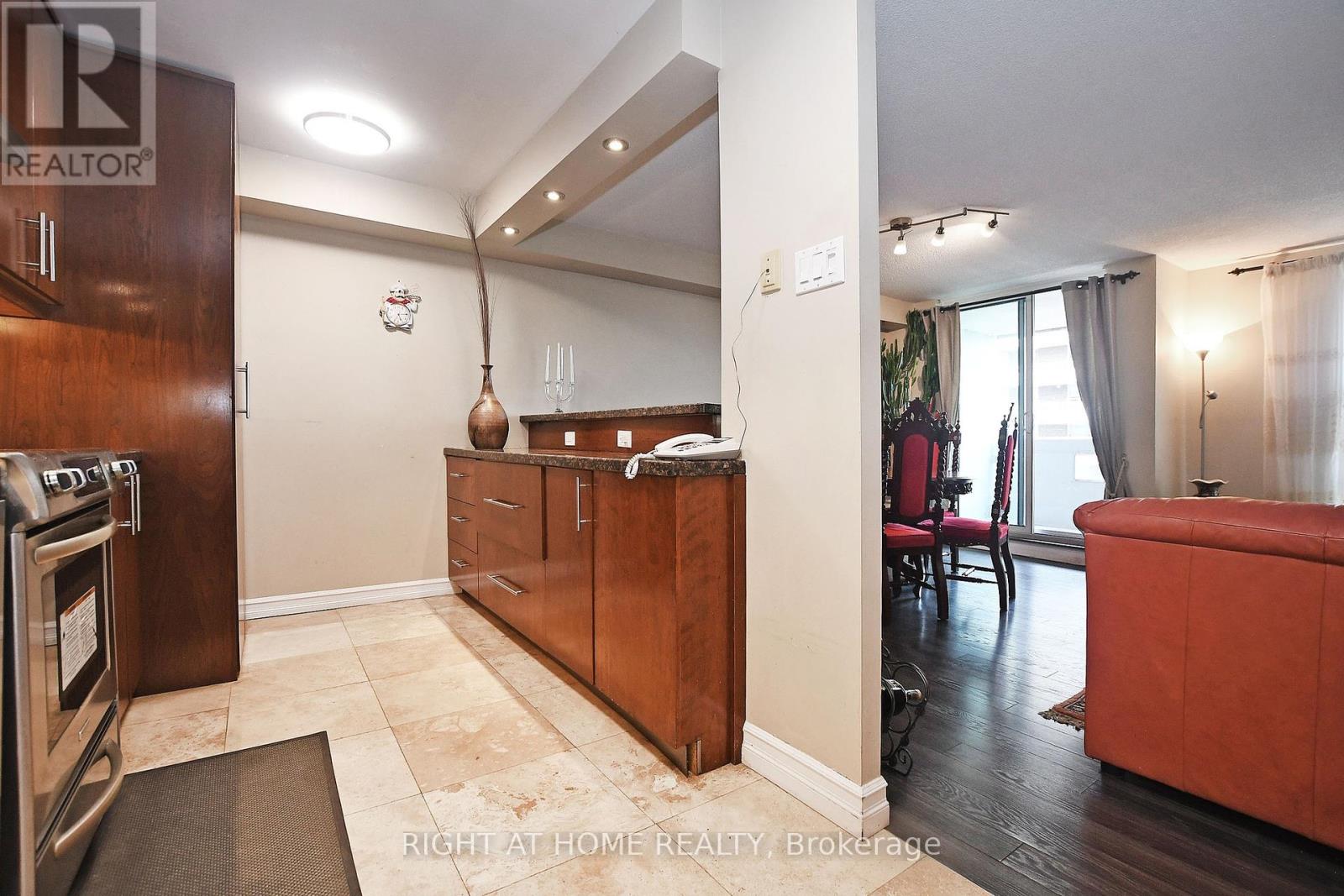 806 - 60 Inverlochy Boulevard, Markham, Ontario  L3T 4T7 - Photo 15 - N12063708