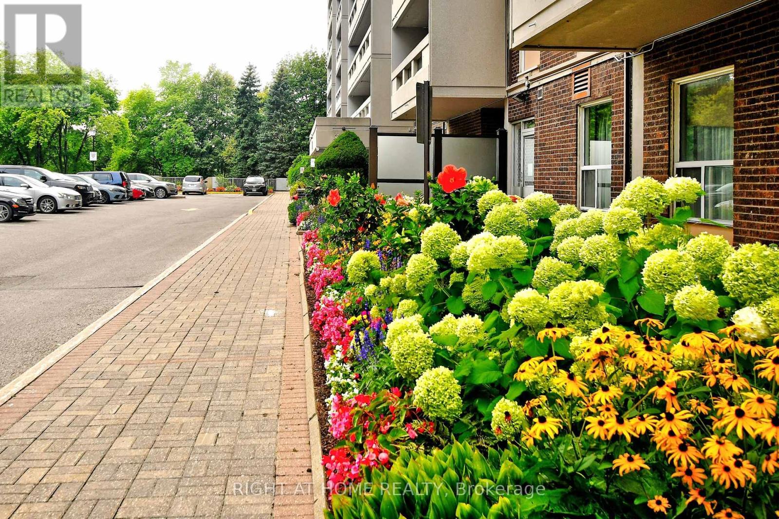 806 - 60 Inverlochy Boulevard, Markham, Ontario  L3T 4T7 - Photo 3 - N12063708