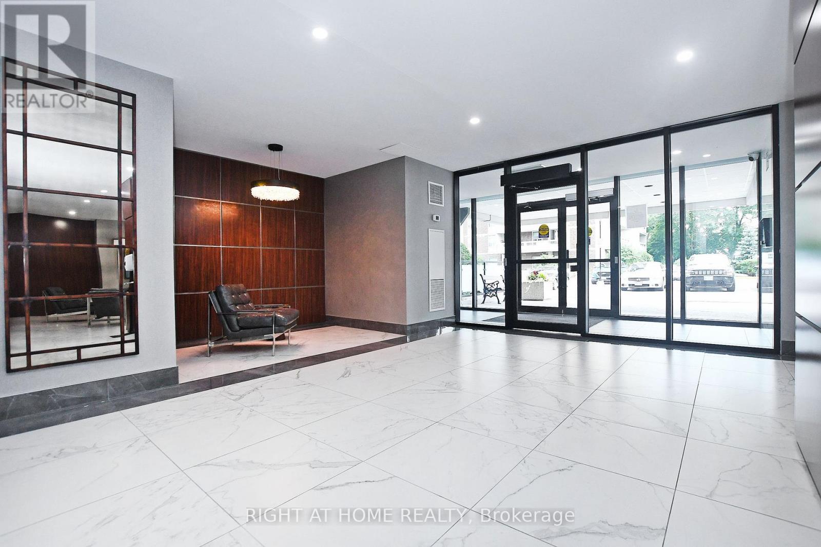 806 - 60 Inverlochy Boulevard, Markham, Ontario  L3T 4T7 - Photo 5 - N12063708