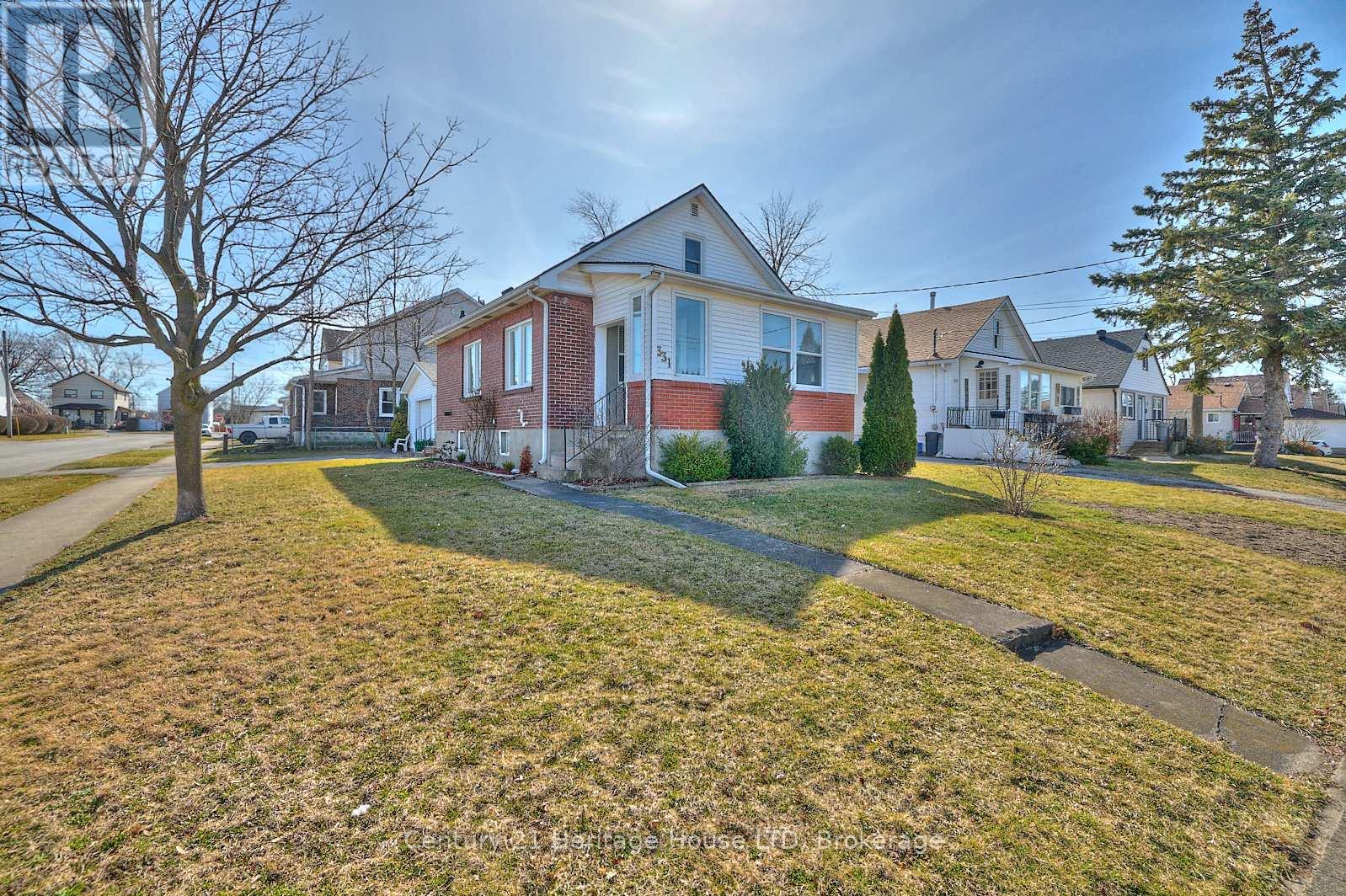 Property at 331 BROCK STREET image 2