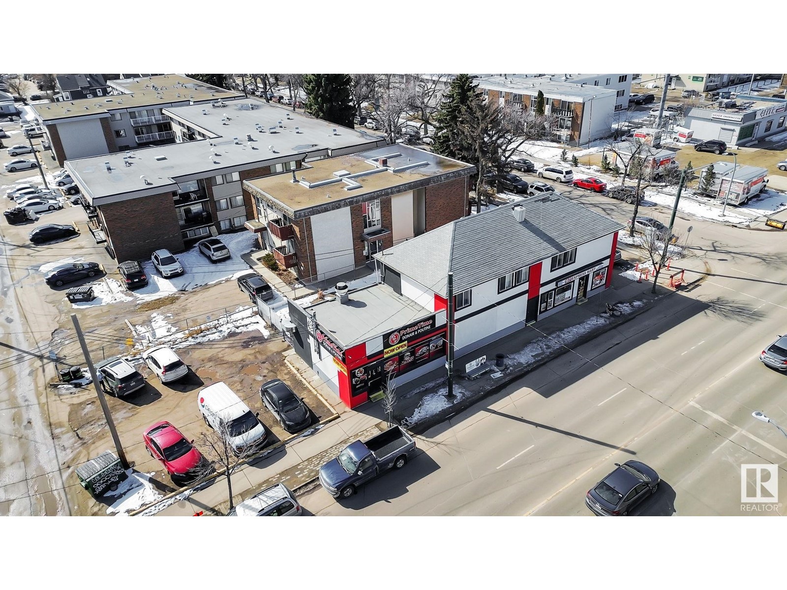 Property at 11019,21,23 107 AV NW image 4