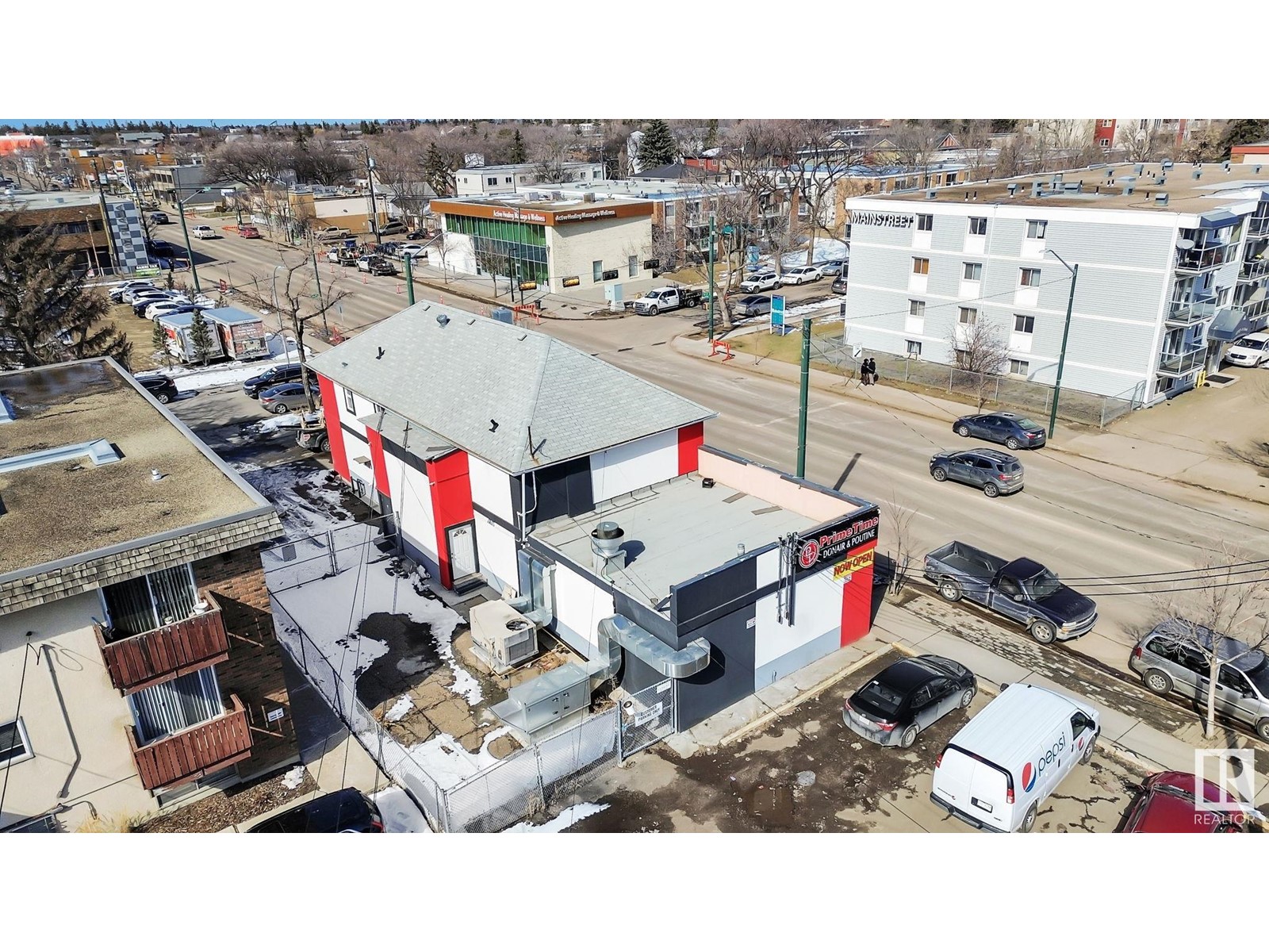 Property at 11019,21,23 107 AV NW image 3