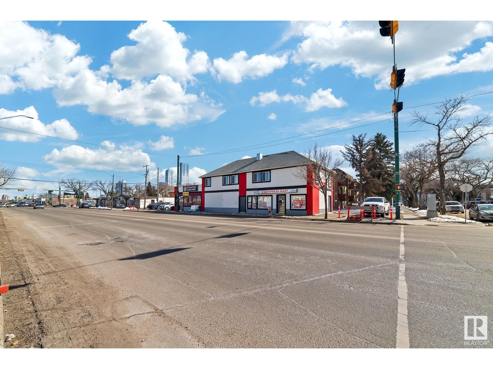 Property at 11019,21,23 107 AV NW image 2