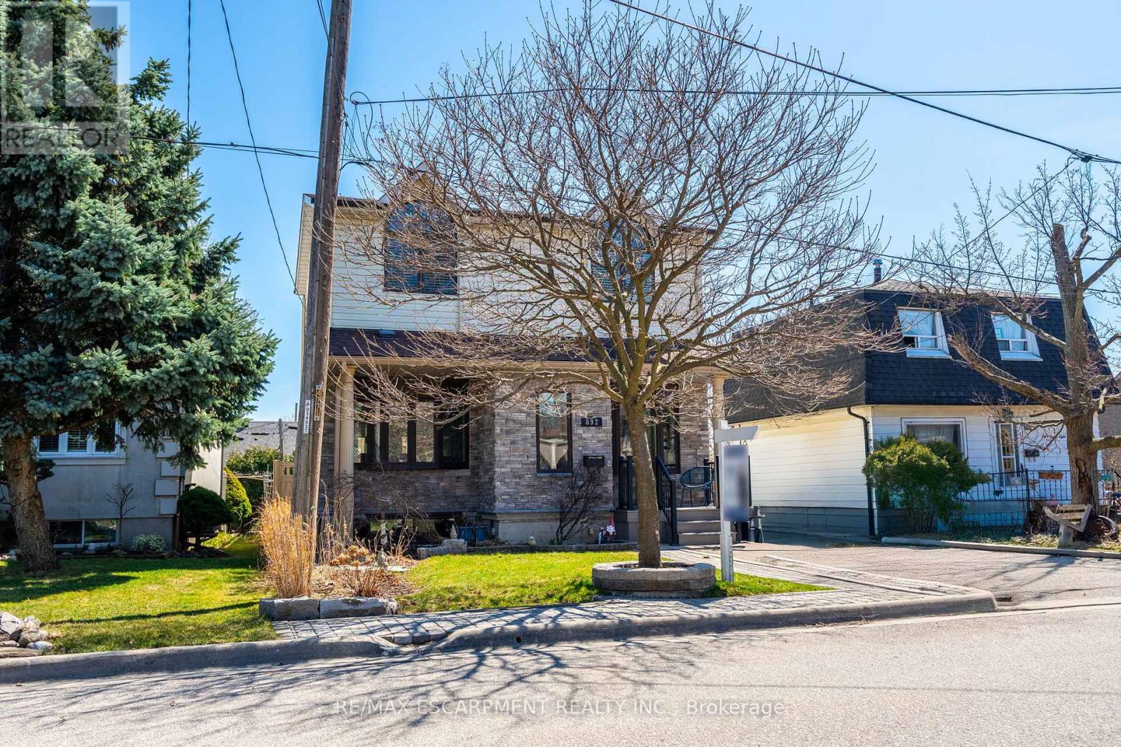 892 Sixth Street, Mississauga, Ontario  L5E 1N6 - Photo 2 - W12063675